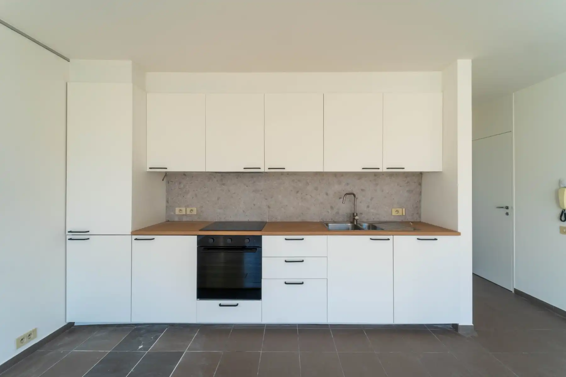 Gerenoveerd appartement met zuidgericht terras op toplocatie vlakbij Gent-Sint-Pietersstation. foto 9