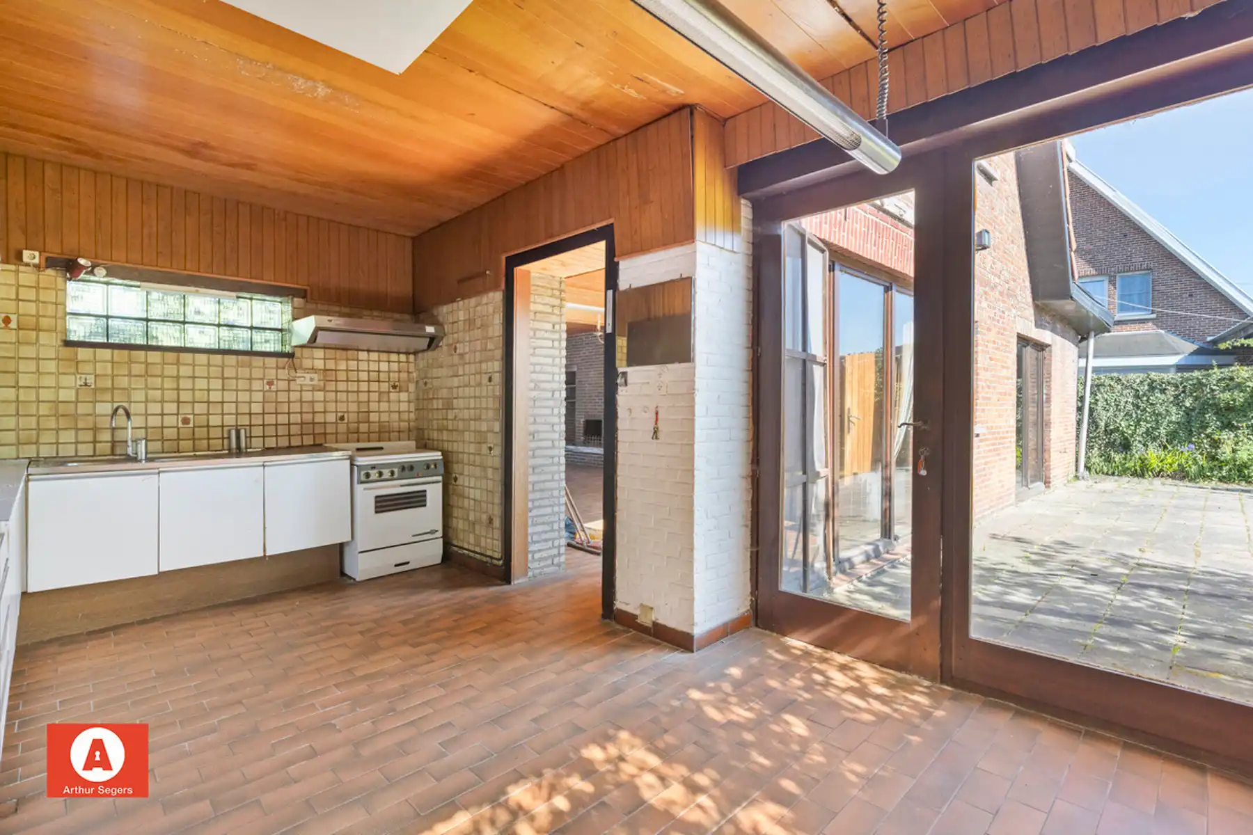 Te renoveren open bebouwing met 4 slaapkamers op toplocatie foto 13