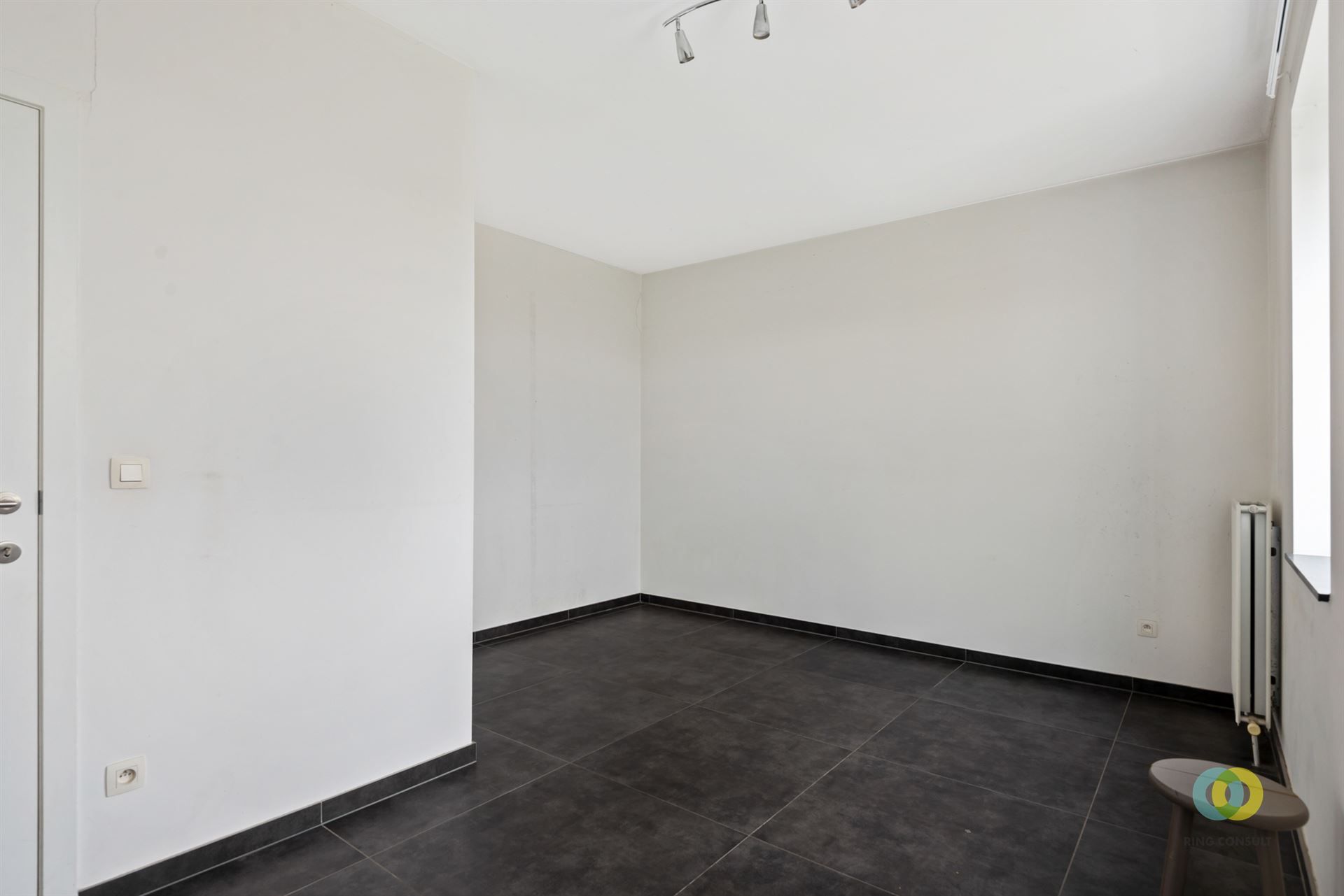 appartement met twee slaapkamers en een terras foto 8