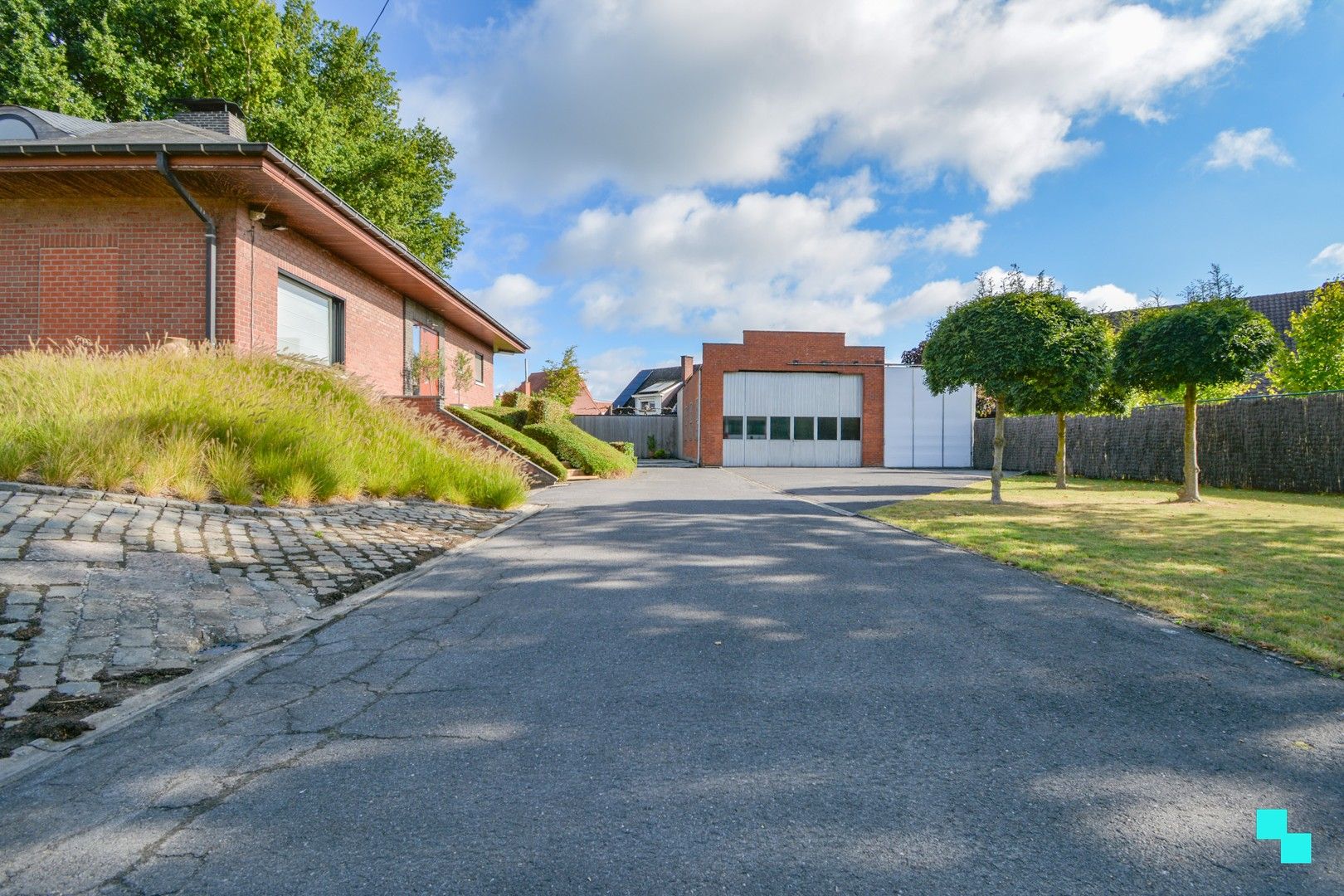 Wonen én werken op vlot bereikbare ligging te Roeselare? foto {{pictureIndex}}