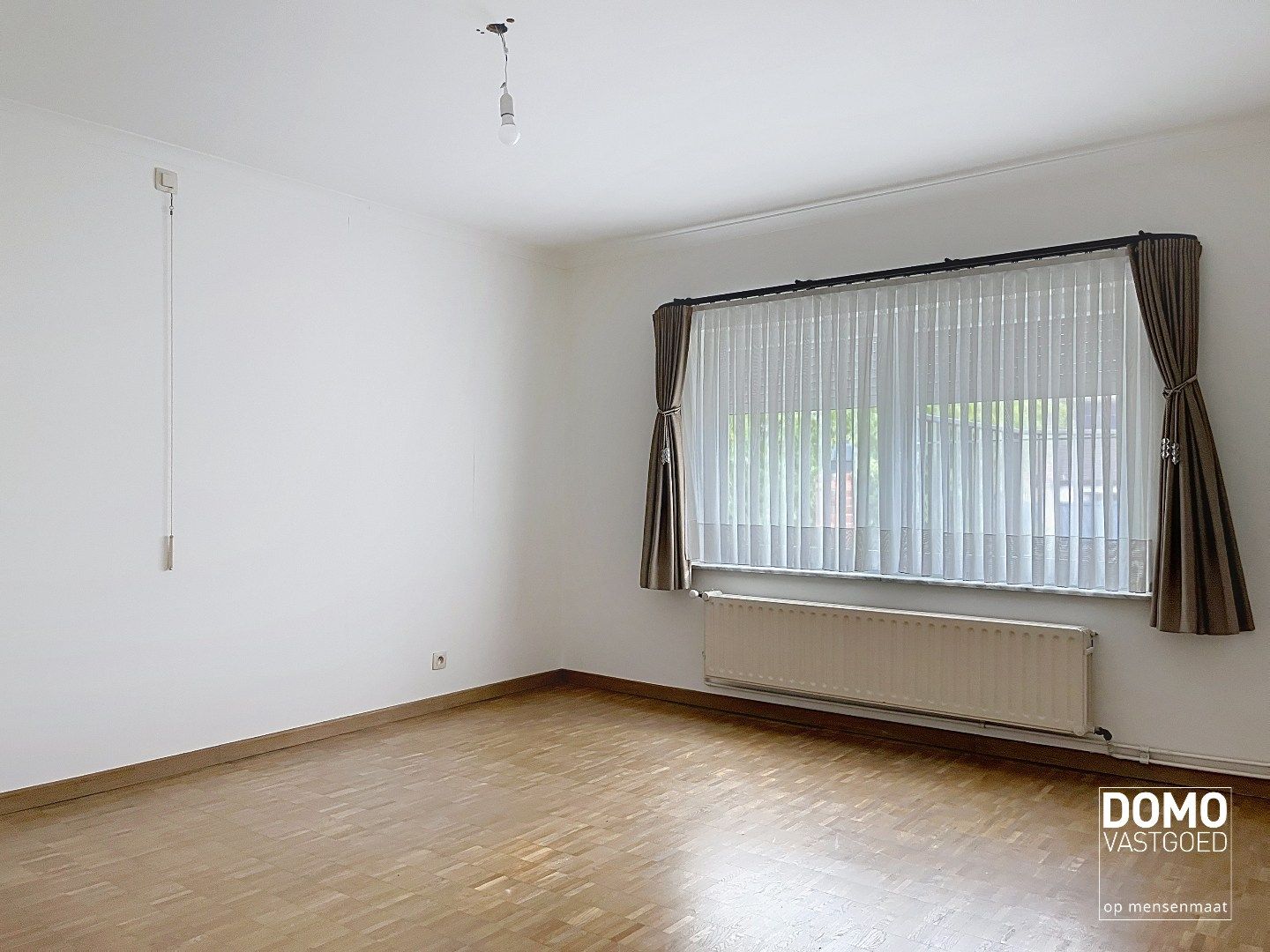 Commercieel gelegen handelspand met inclusief bovenliggend appartement te Kermt. foto 22