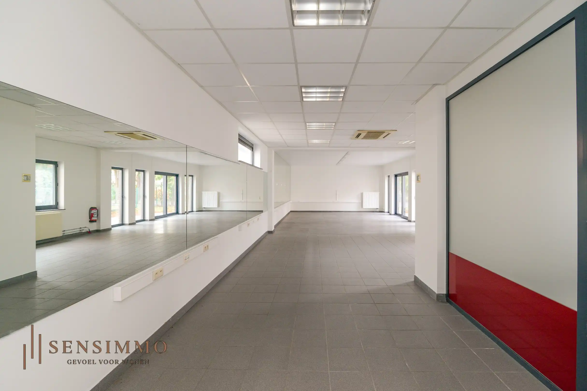 Commerciële handelspand met bovenliggend appartement in hartje Maasmechelen foto 15