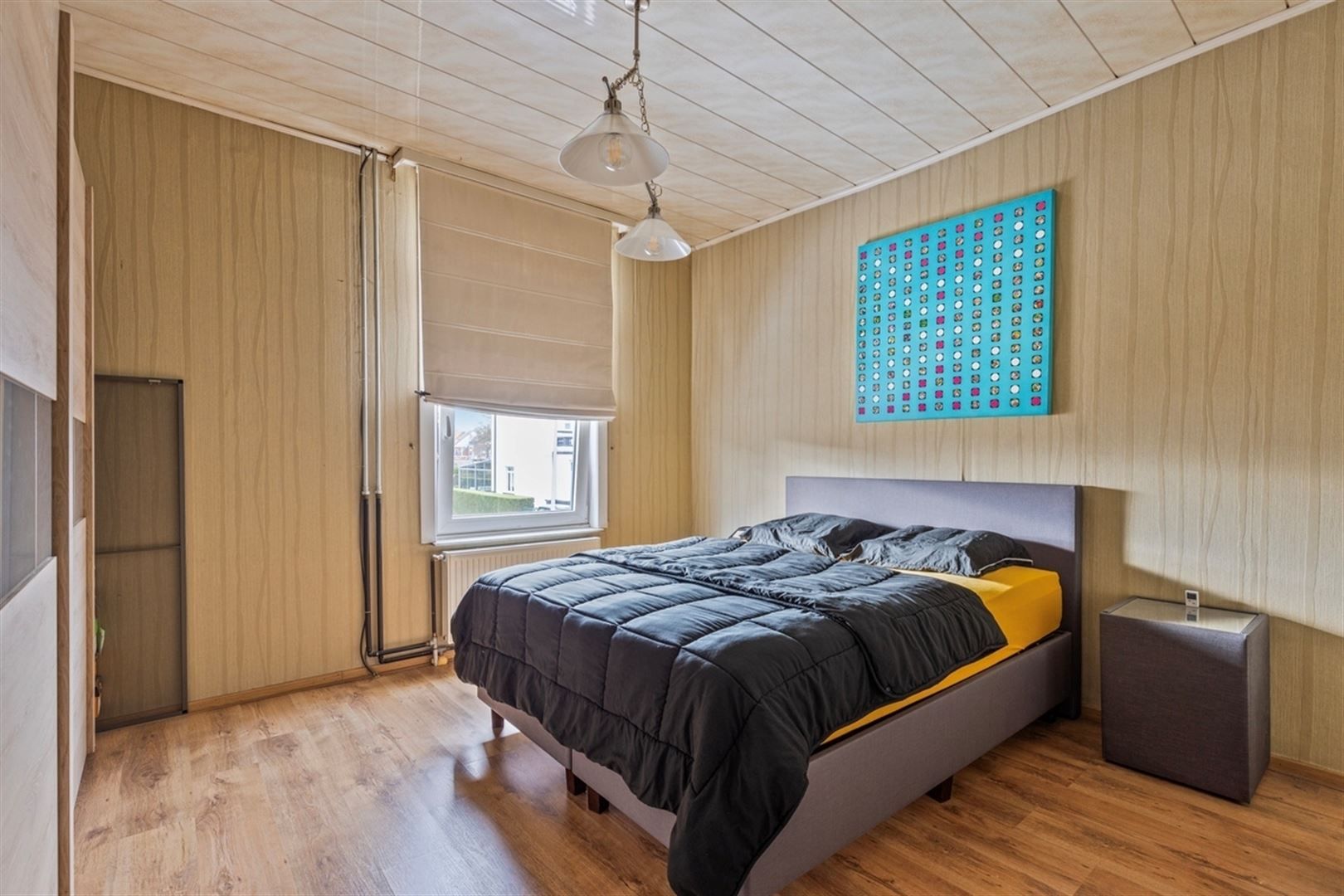 Gerenoveerde rijwoning met 3 slaapkamers en doorgang achteraan. foto 10