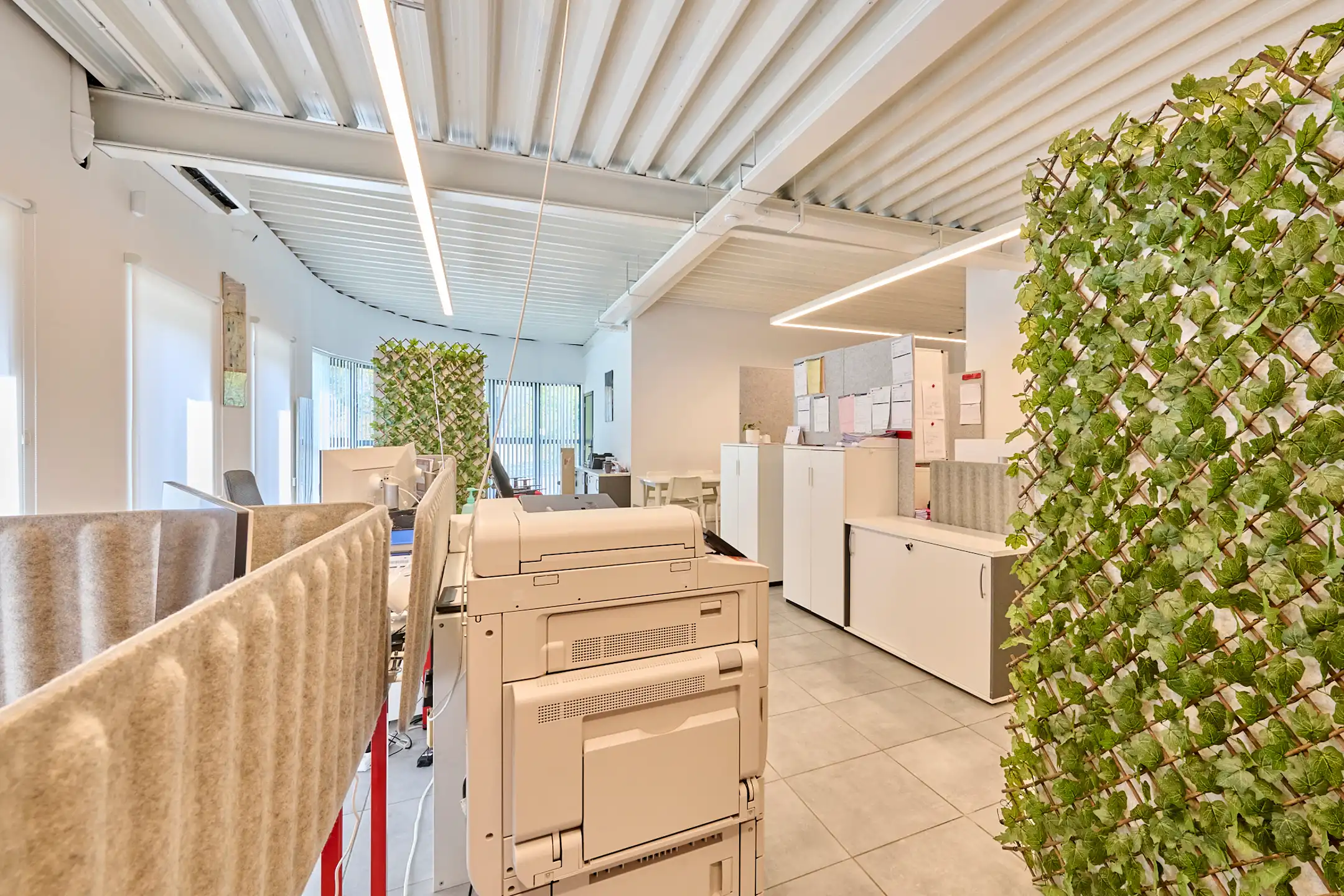 BEDRIJFSGEBOUW MET GROOT BUITENTERREIN IN GENK foto 9