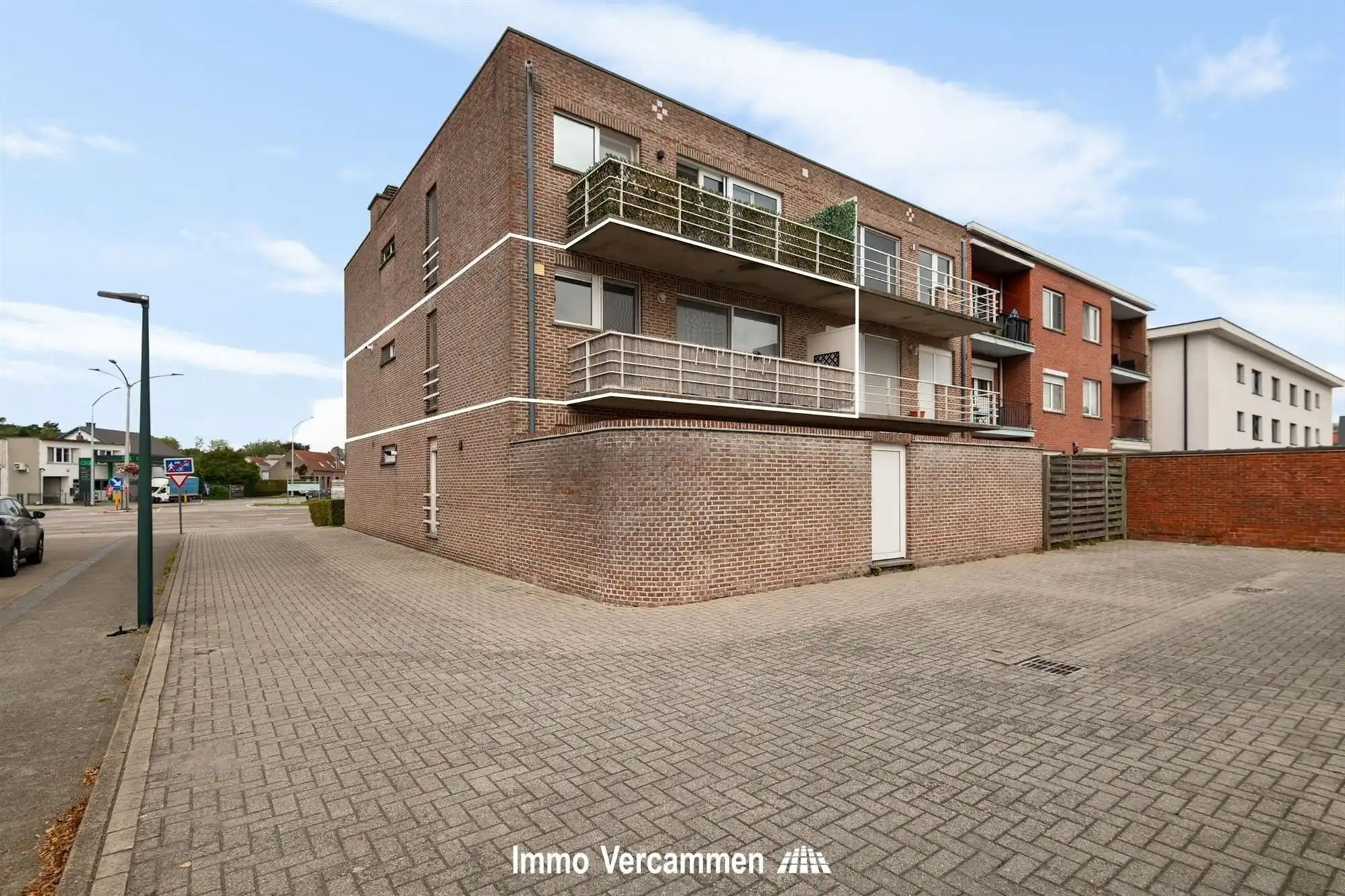 Ruim appartement (109 m²) met 2 SLPK, terras en garage foto 11