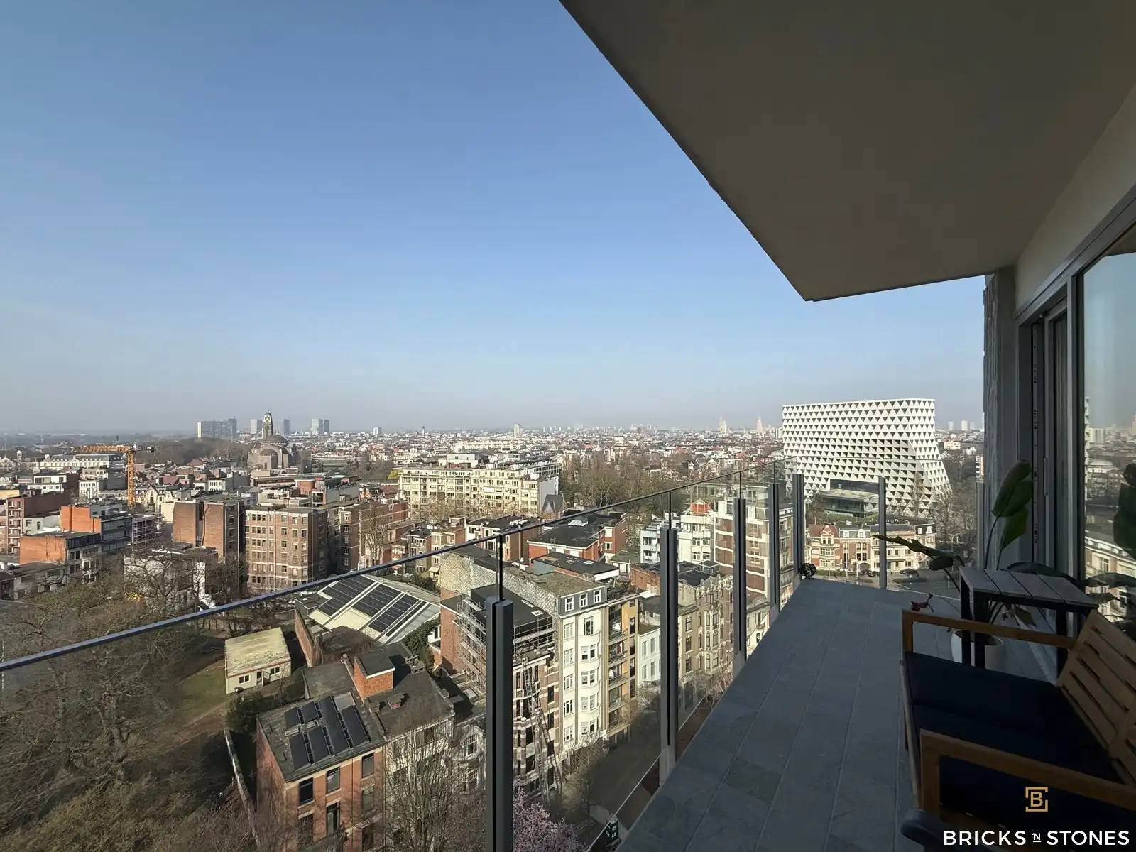 Bemeubelde penthouse met prachtig zicht foto 11