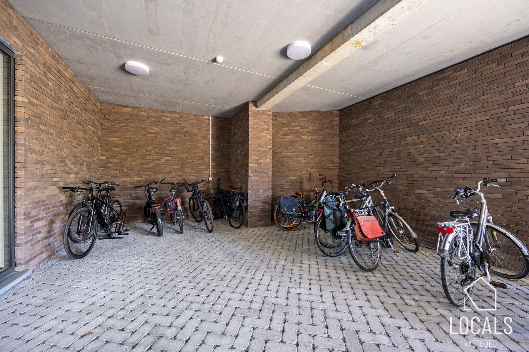 Modern en ruim duplexappartement met zonnig terras foto 21