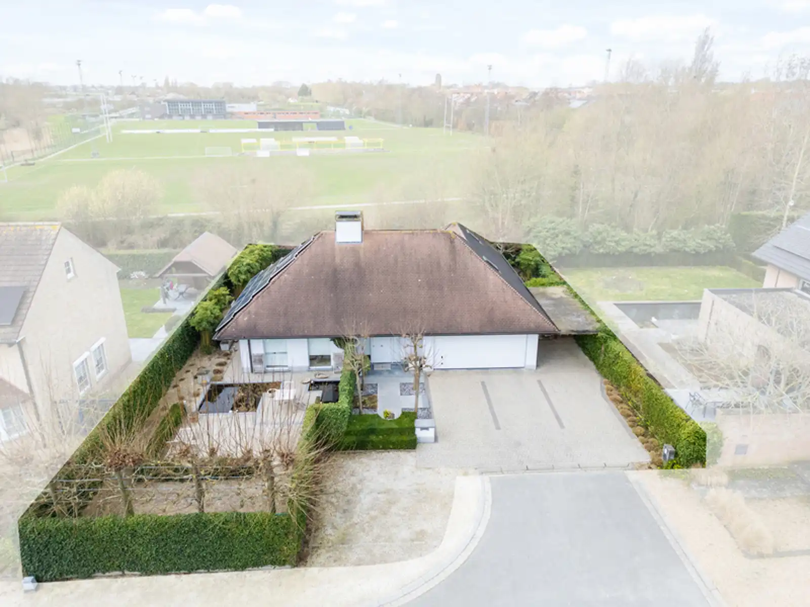 Lichtrijke en residentieel gelegen villa  foto 2