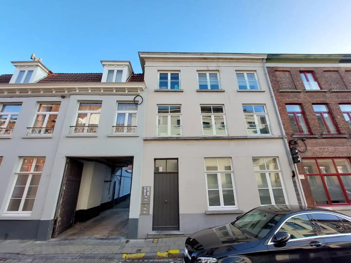 INSTAPKLAAR APPARTEMENT IN CENTRUM BRUGGE - foto {{pictureIndex}}