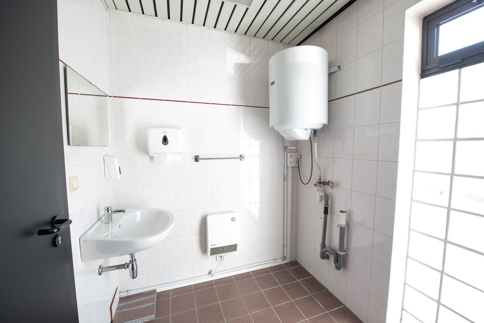 Ruime winkelruimte te huur in het centrum van Nazareth, ideaal voor diverse doeleinden! foto 11