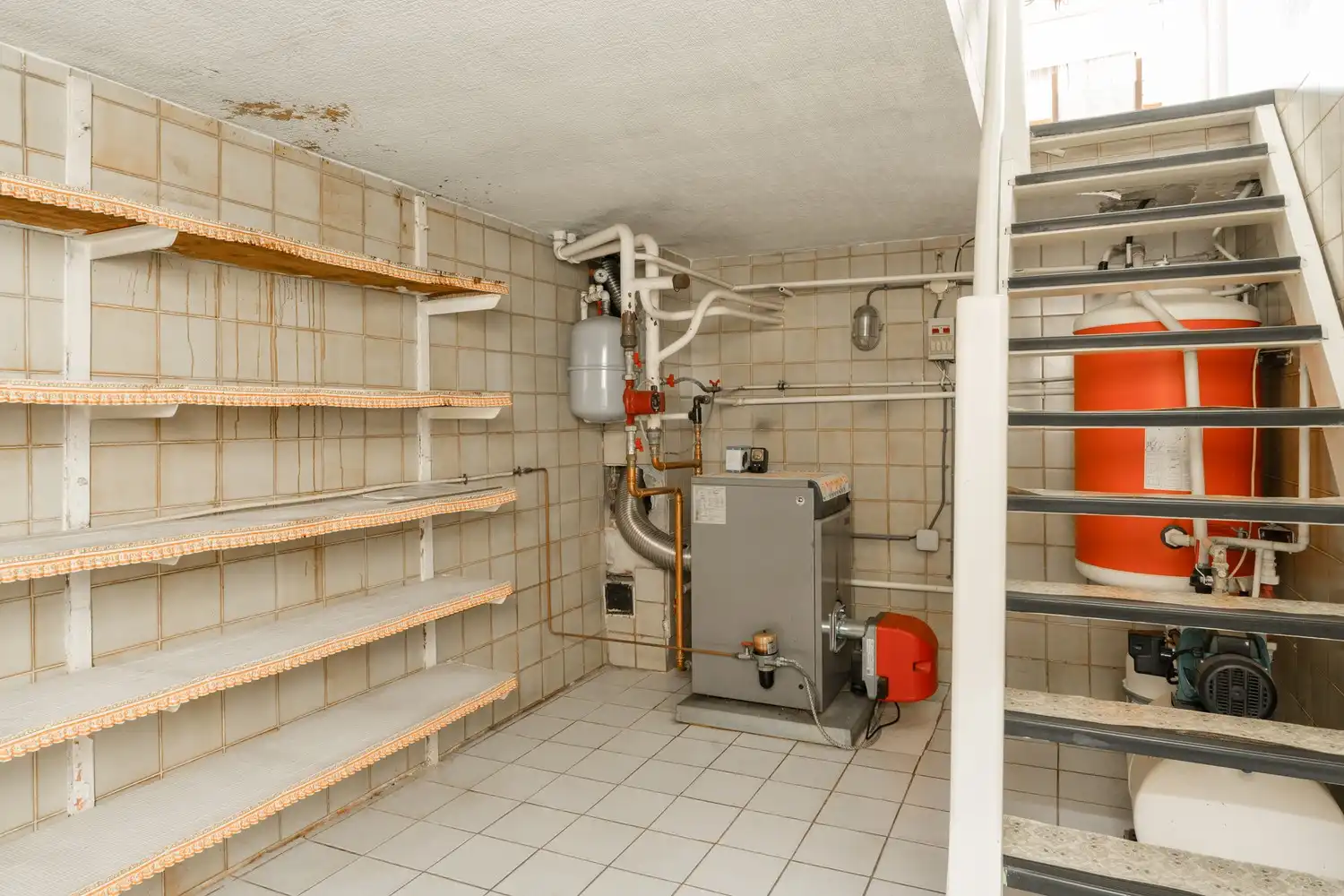 Charmante op te frissen woning van 187 m² op een toplocatie in Pelt! foto 18