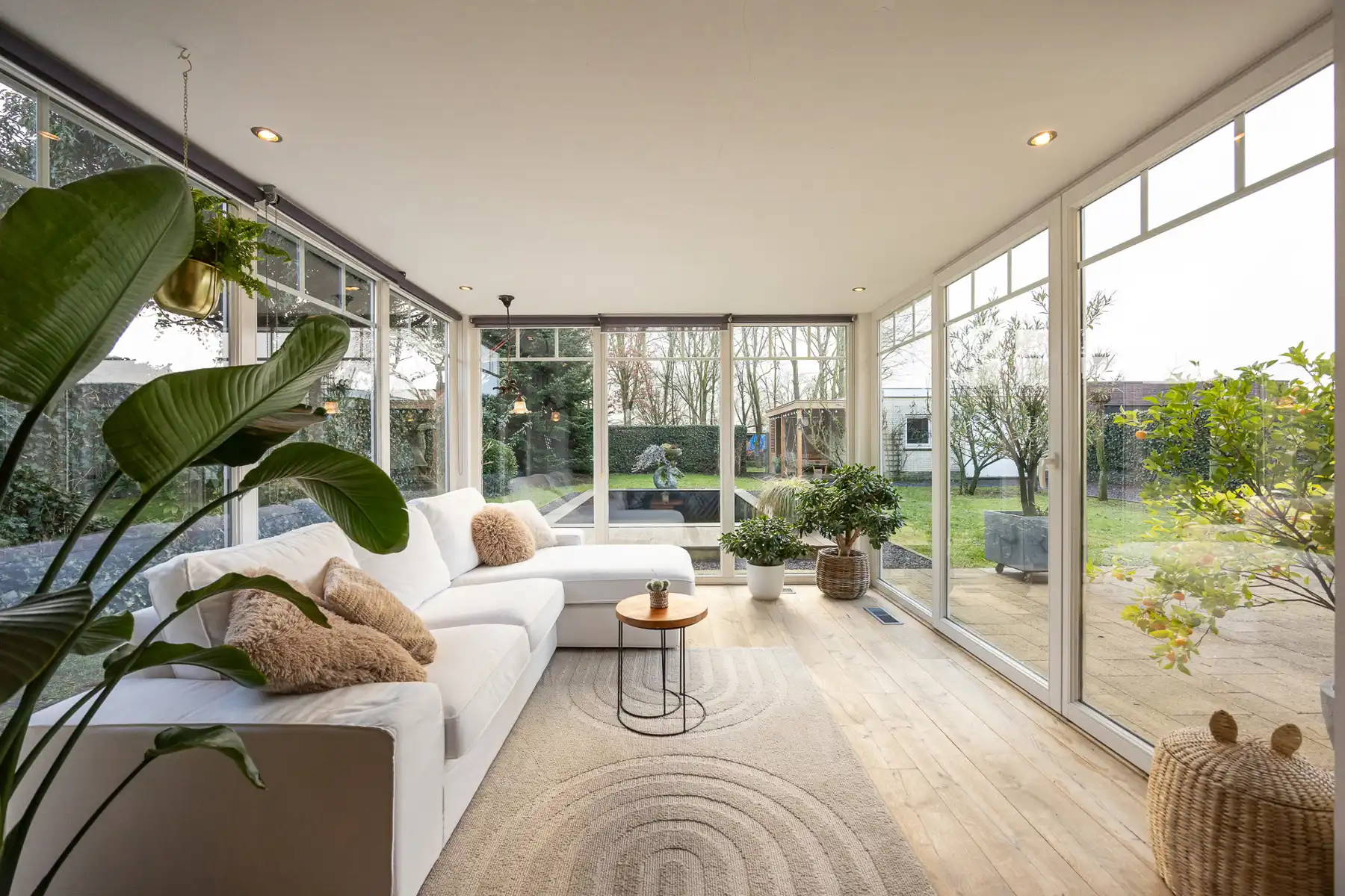 Laagbouwwoning op ca 729 m². foto 6