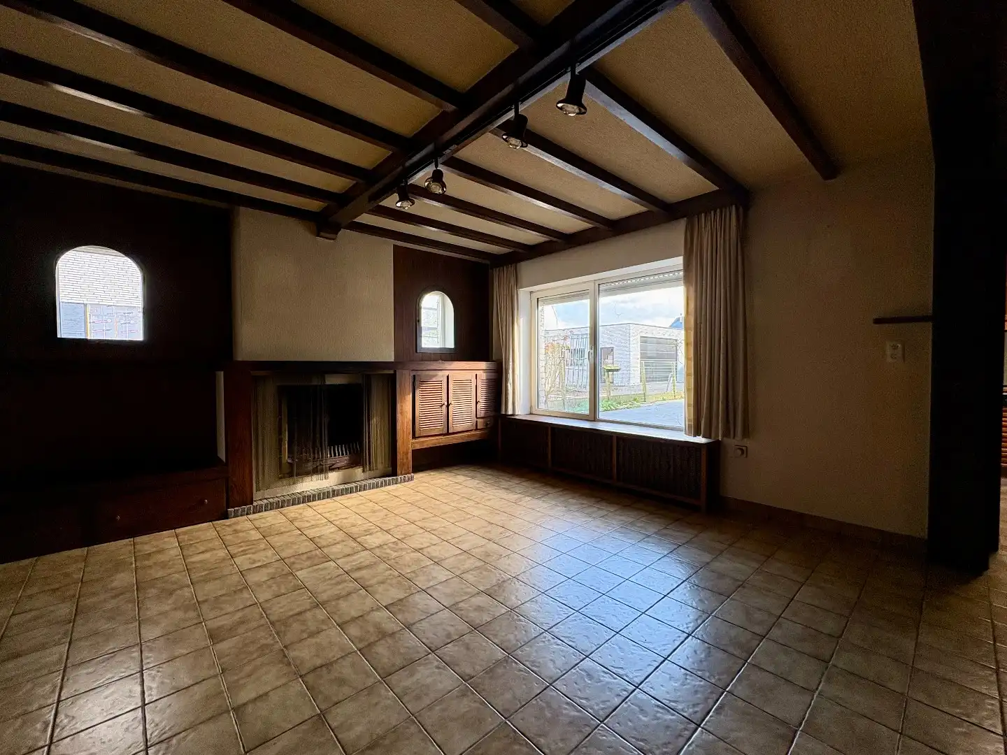 Te renoveren woning met 233m², garage, tuin en vele slaapkamers. foto 9