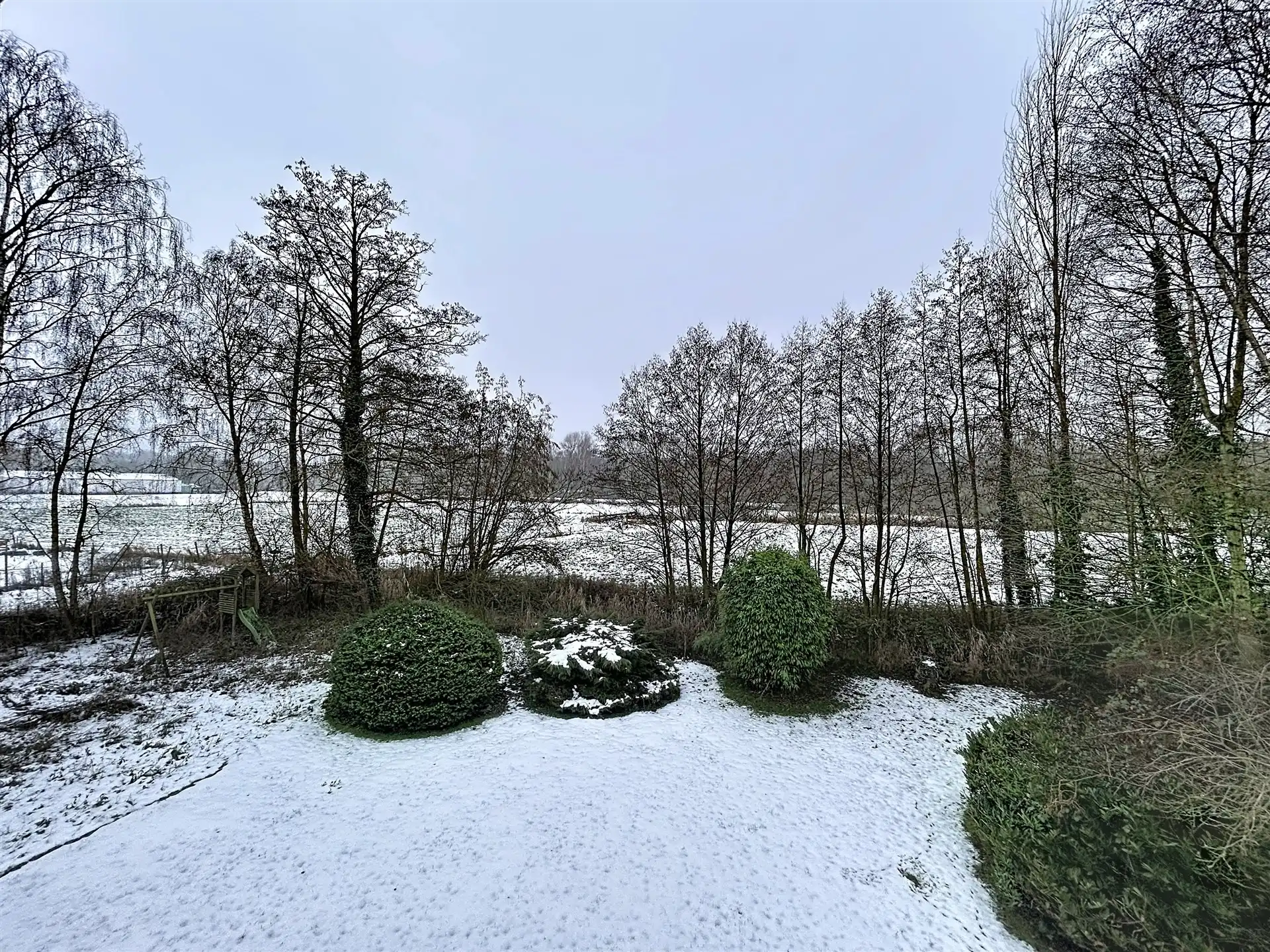 Open bebouwing met 4 slaapkamers en 230 m² bewoonbare oppervlakte foto 9