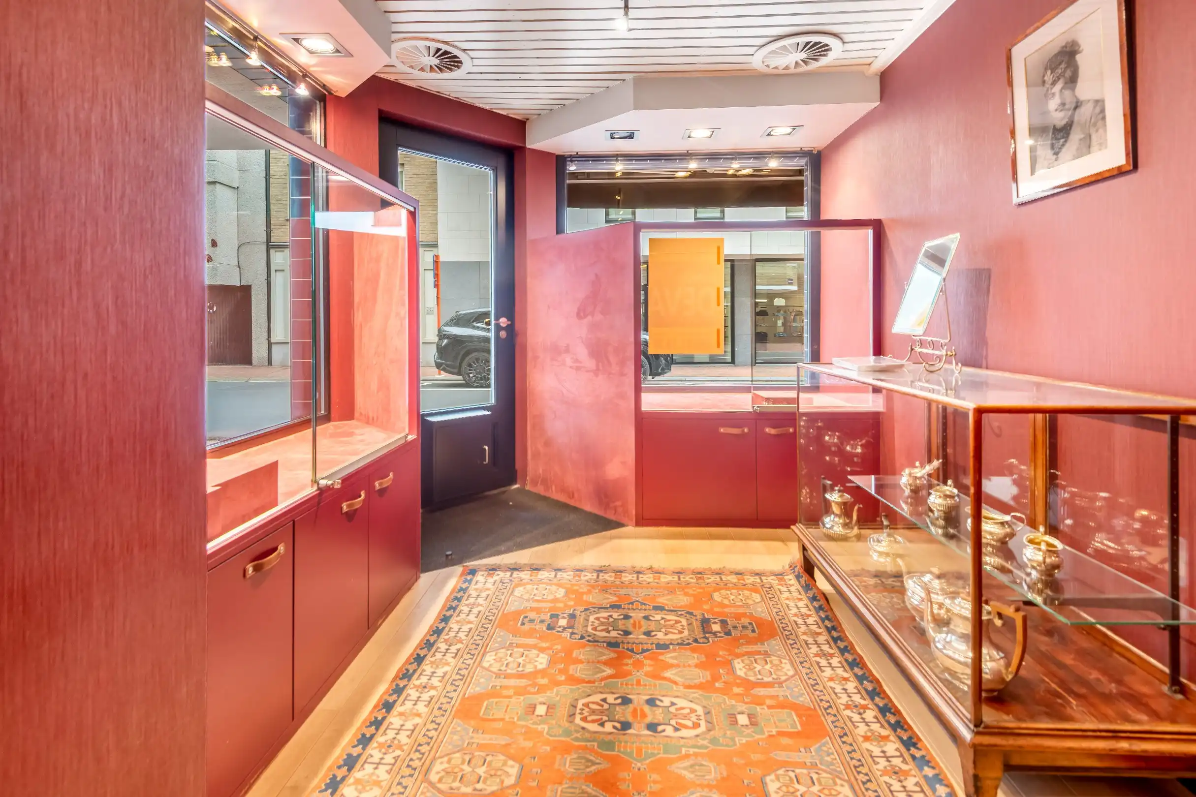 Zeer goed gelegen handelspand  nabij het Driehoeksplein en de Zeedijk. foto 7