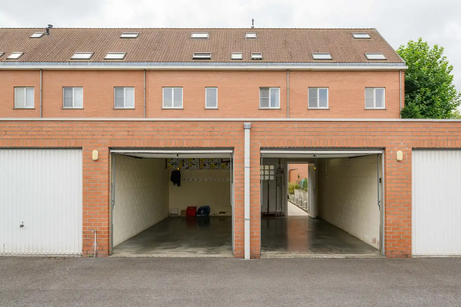Gelijkvloers appartement met twee garages te Izegem. foto 20