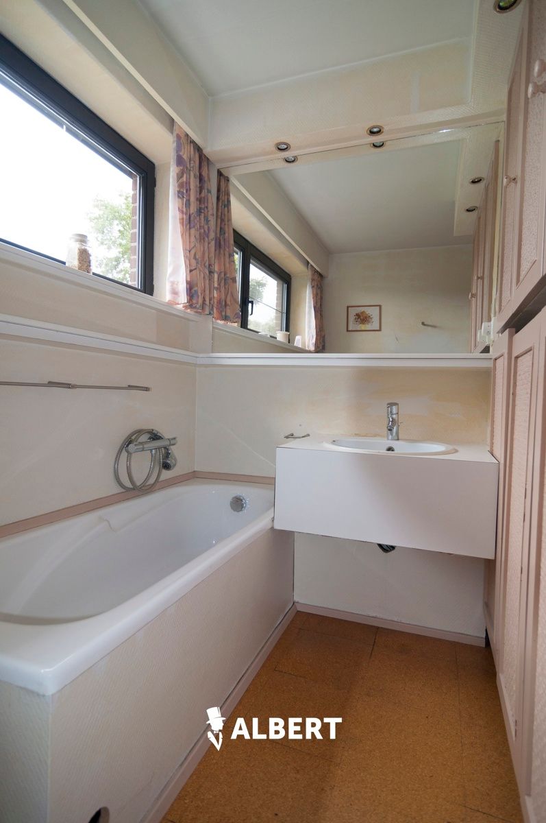 Leuke woning op toplocatie met mooie tuin en 4 slaapkamers! foto 24