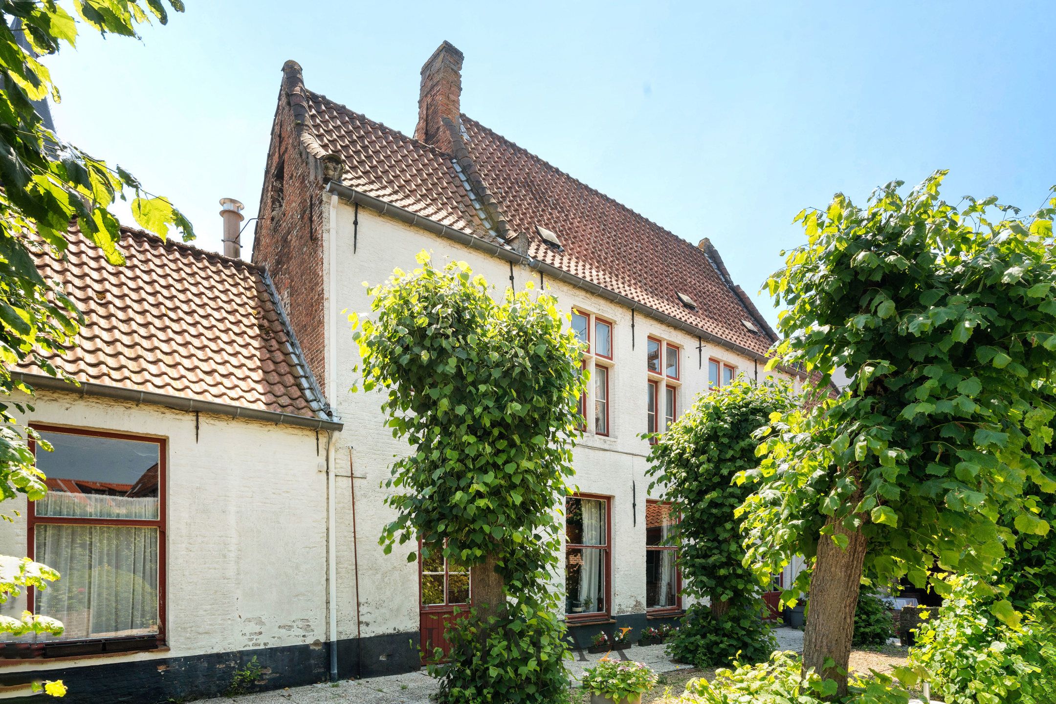 Polyvalent handelshuis met horecazaak/privéwoning/ruim terras/privé-parking foto 11