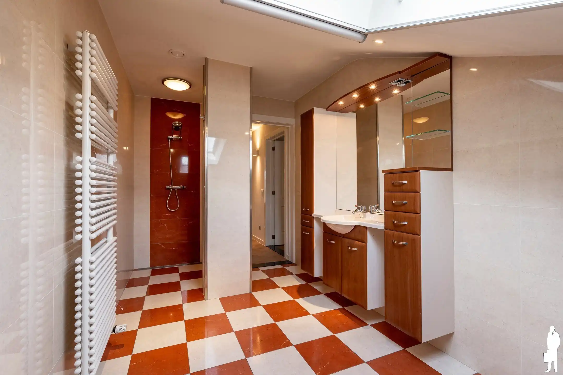 Riante villa (maar liefst 454m² woonopp.) vlakbij Nederland foto 16