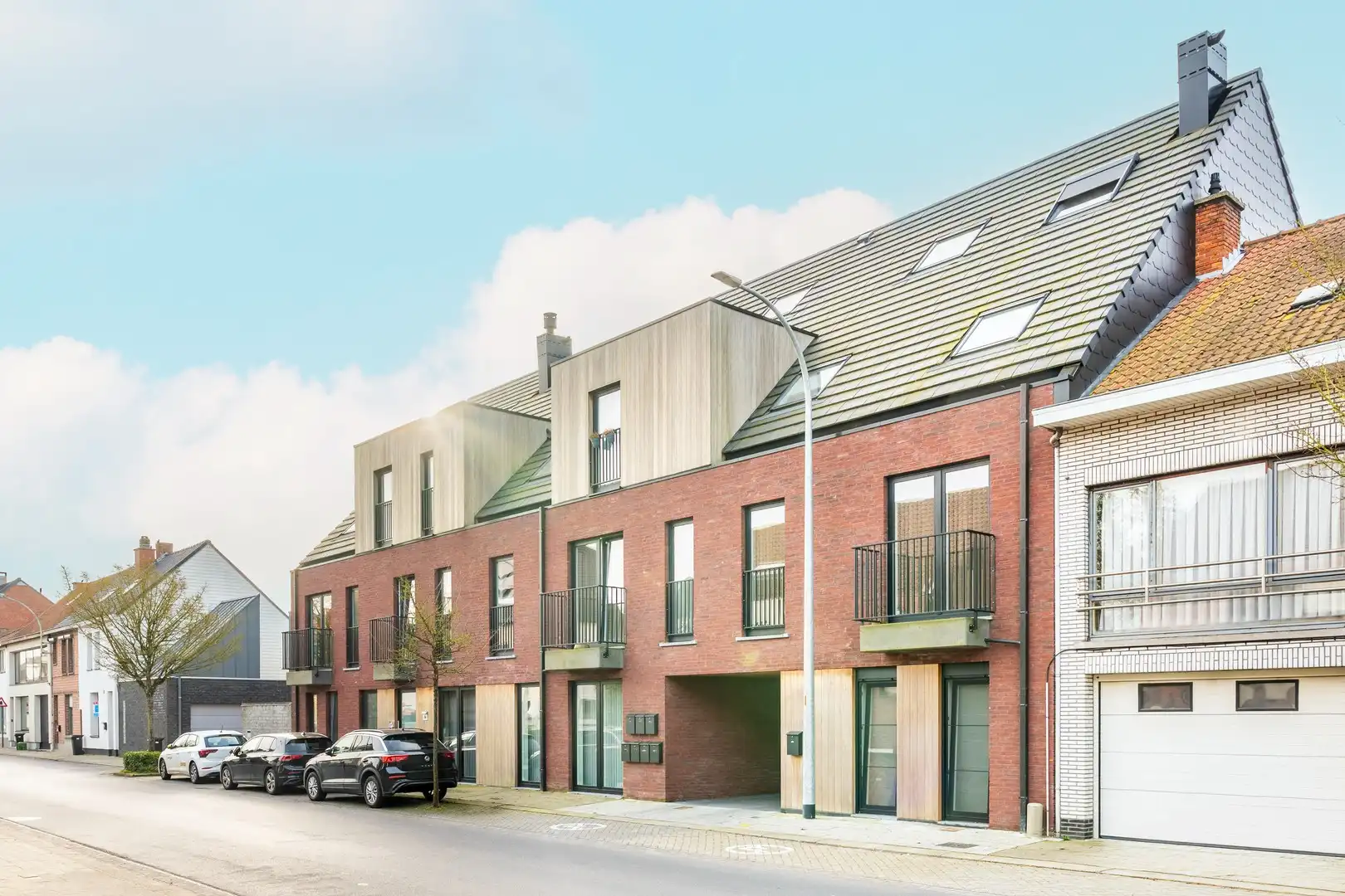 Gelijkvloers appartement met tuin en garagebox. foto 2