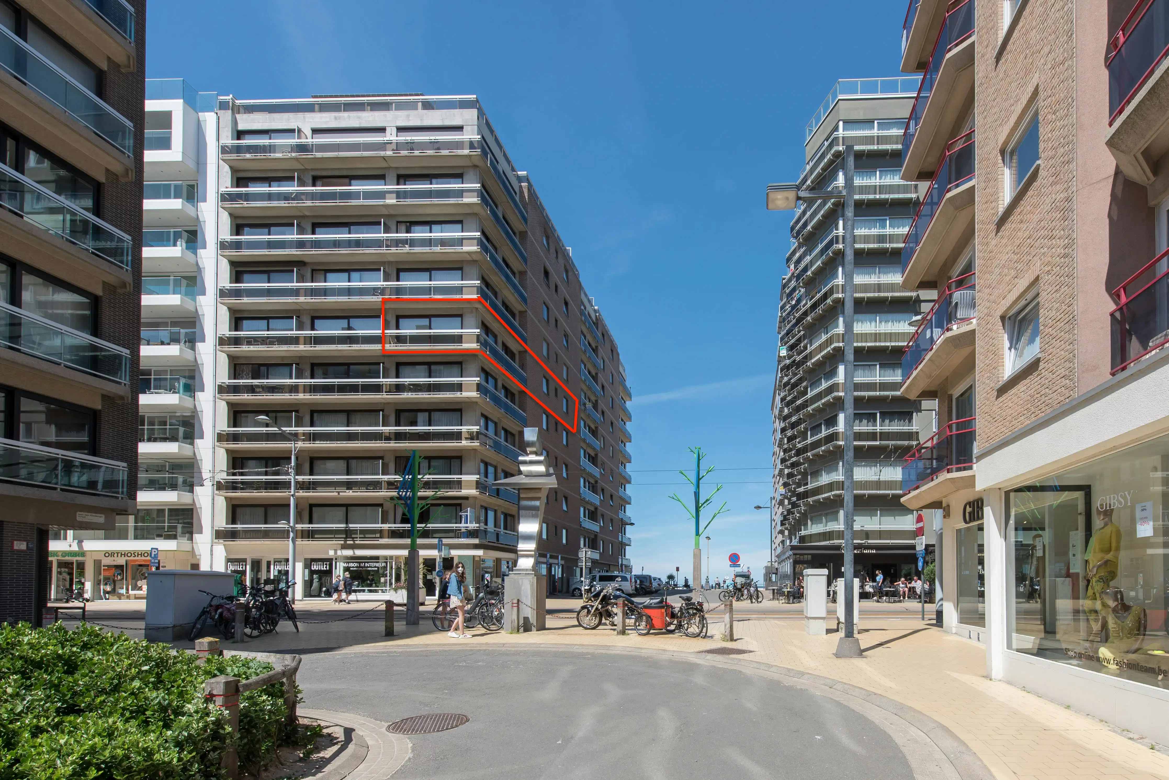 Hoekappartement met zijdelings zeezicht op toplocatie! foto {{pictureIndex}}