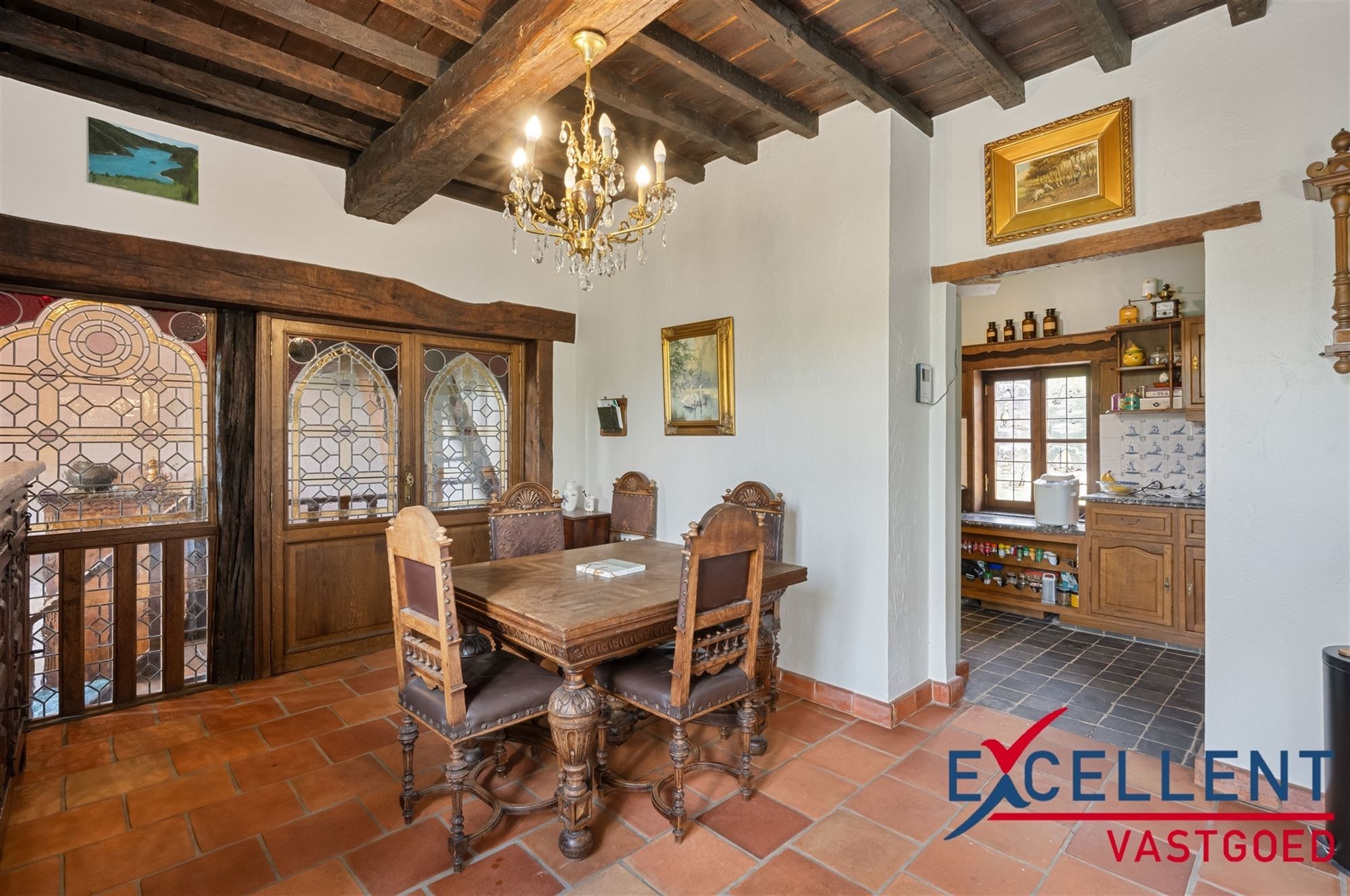 Karaktervolle villa met weides en stallen te koop foto 9