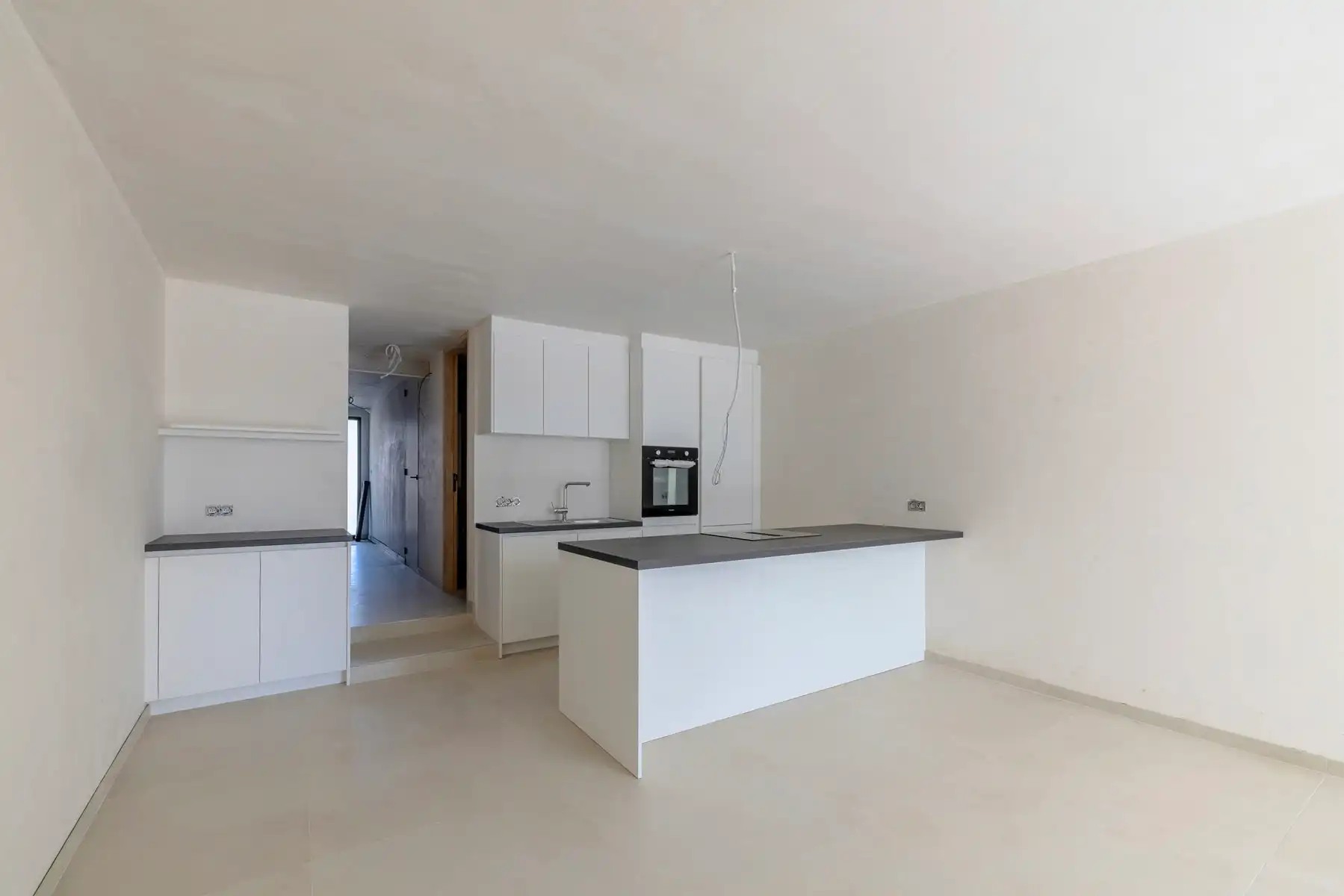 Gerenoveerde woning met 3 slpks, tuin en garage foto 3