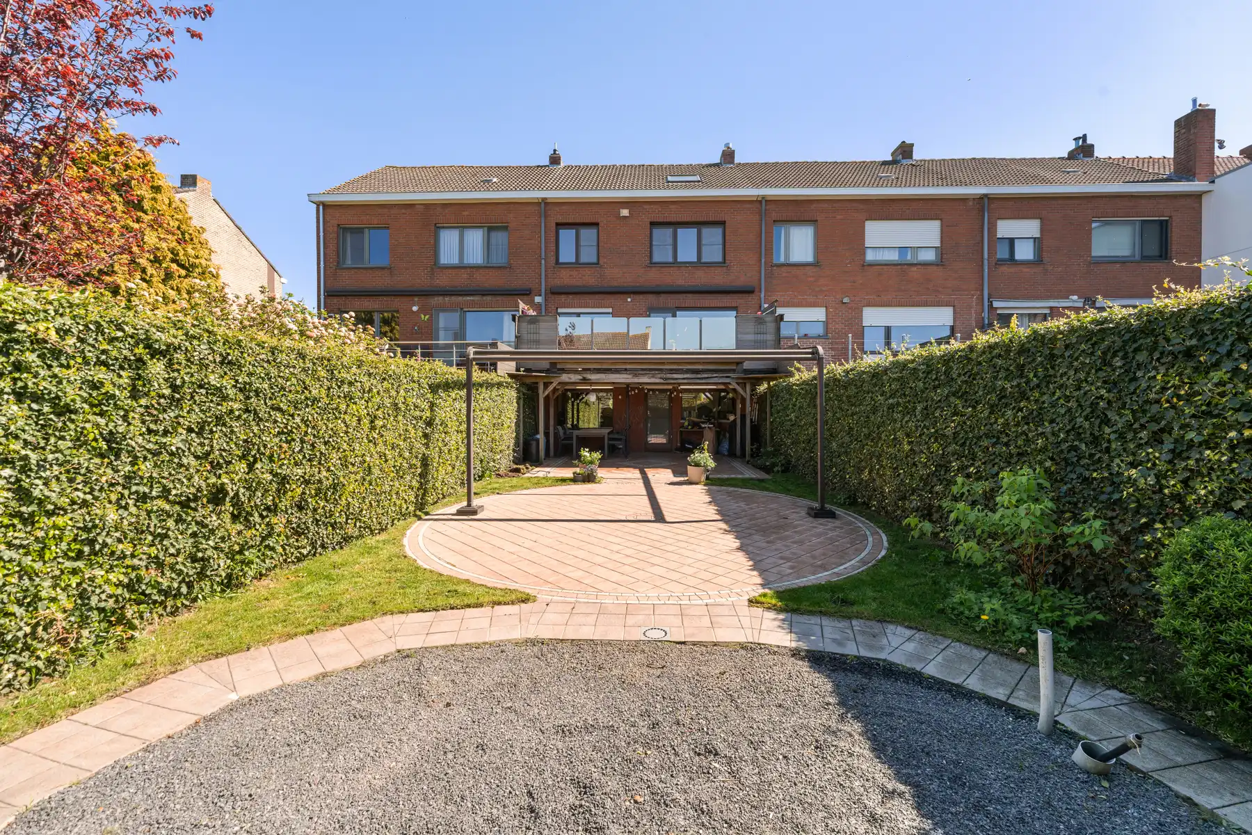 Instapklare woning met garage en tuin foto 23