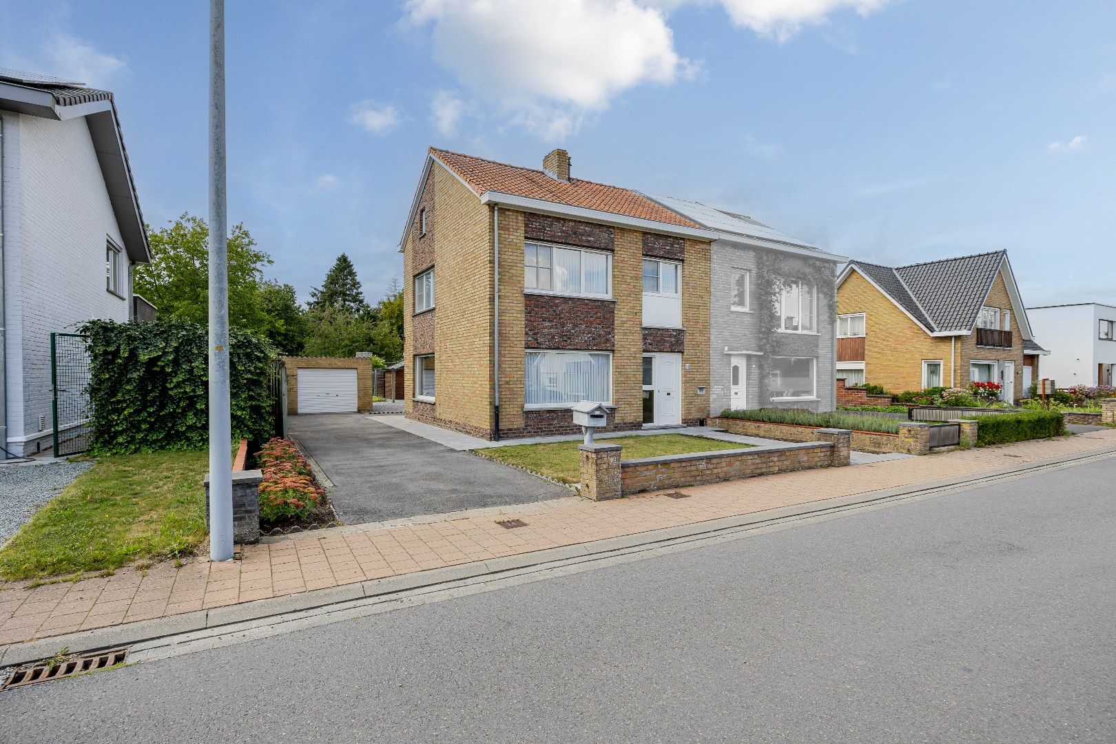 Hoofdfoto van de publicatie: Goed onderhouden woning met ruime tuin in St-Joris.