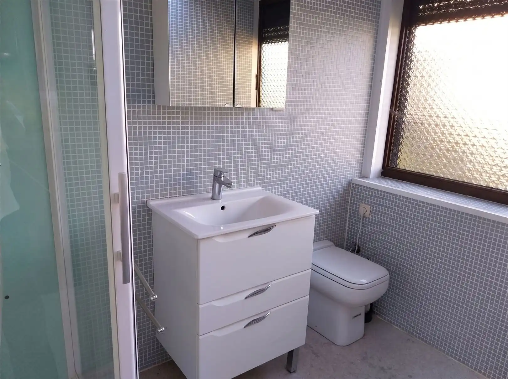 TE HUUR: Gesloten bebouwing met 3 slaapkamers in Aarschot! foto 9