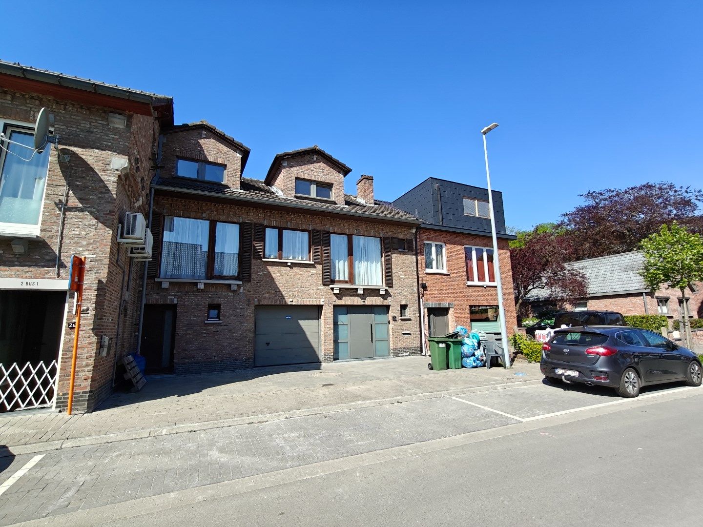 Ruime bel-étagewoning met garage, tuin en vier slaapkamers  foto {{pictureIndex}}