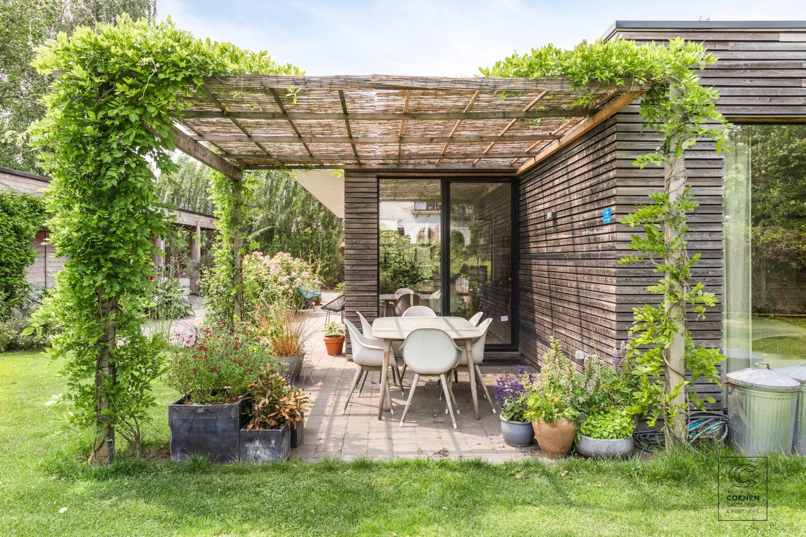 Prachtig, instapklare laagbouwwoning met 4 slaapkamer op een perceel van 995 m²! foto 17