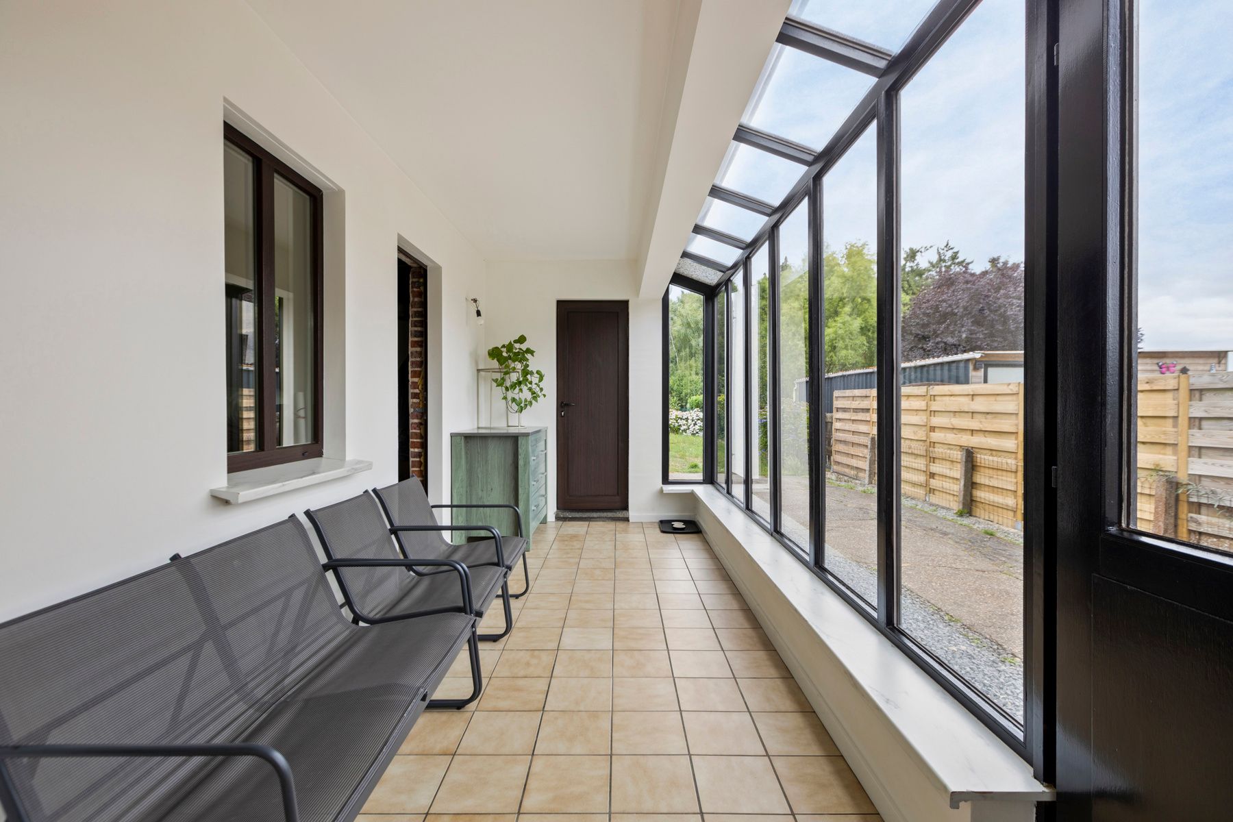 Gerenoveerde woning met drie slaapkamers foto 18