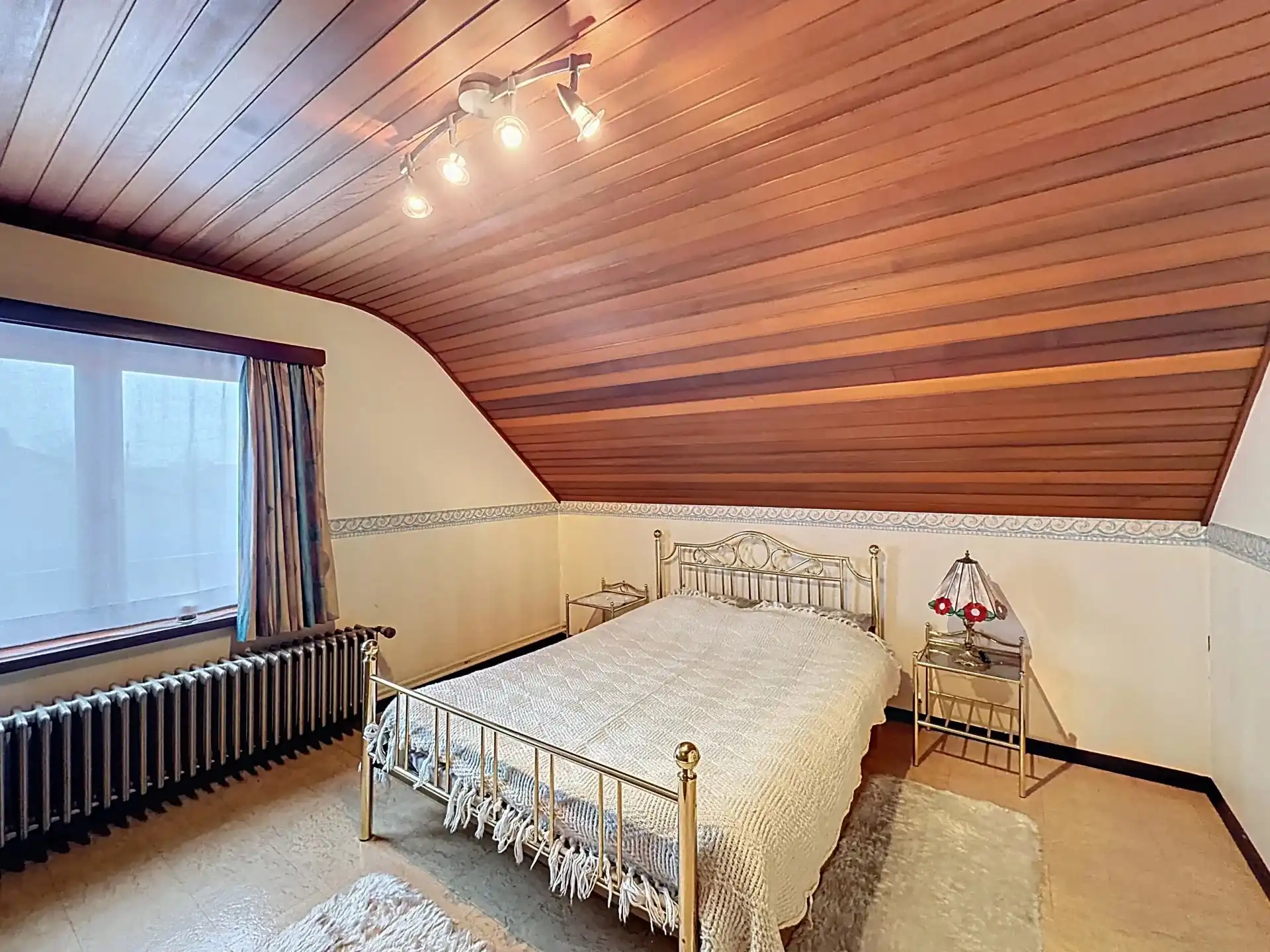 Op te frissen woning met 4 slaapkamers op een groot perceel. foto 26