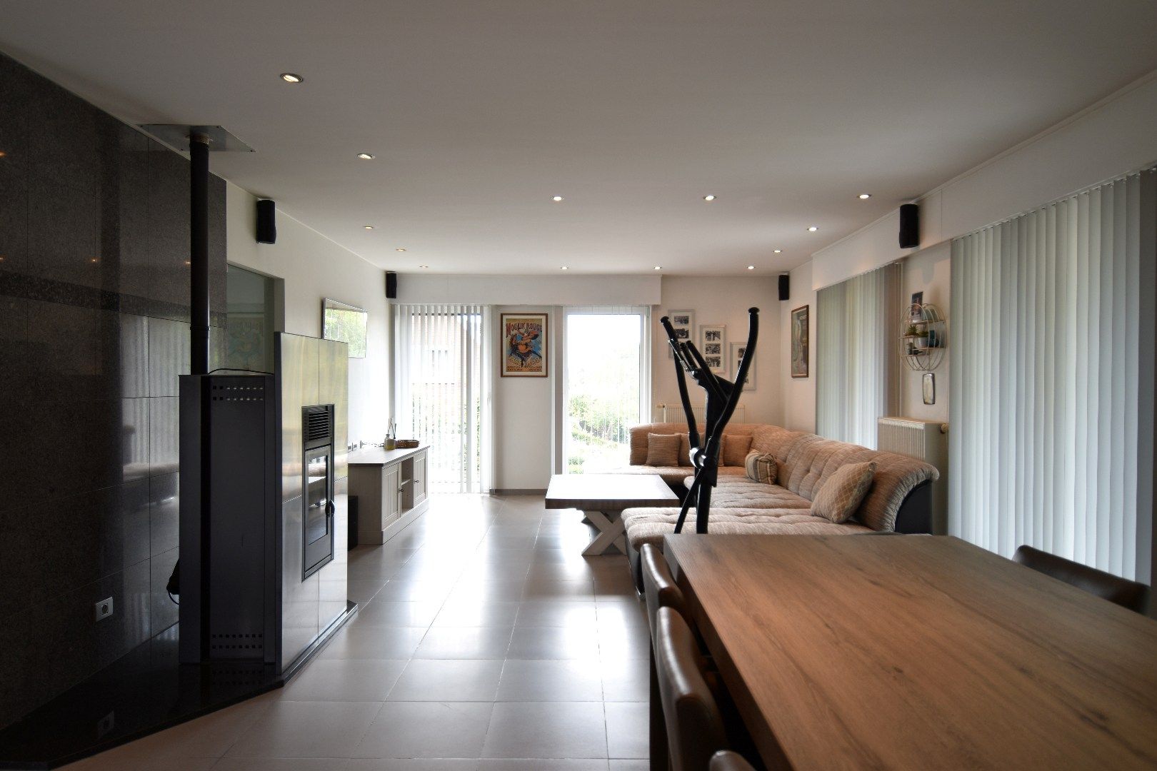 Instapklare woning met 2 slaapkamers, dubbele garage en tuin te koop in Kaster foto 5