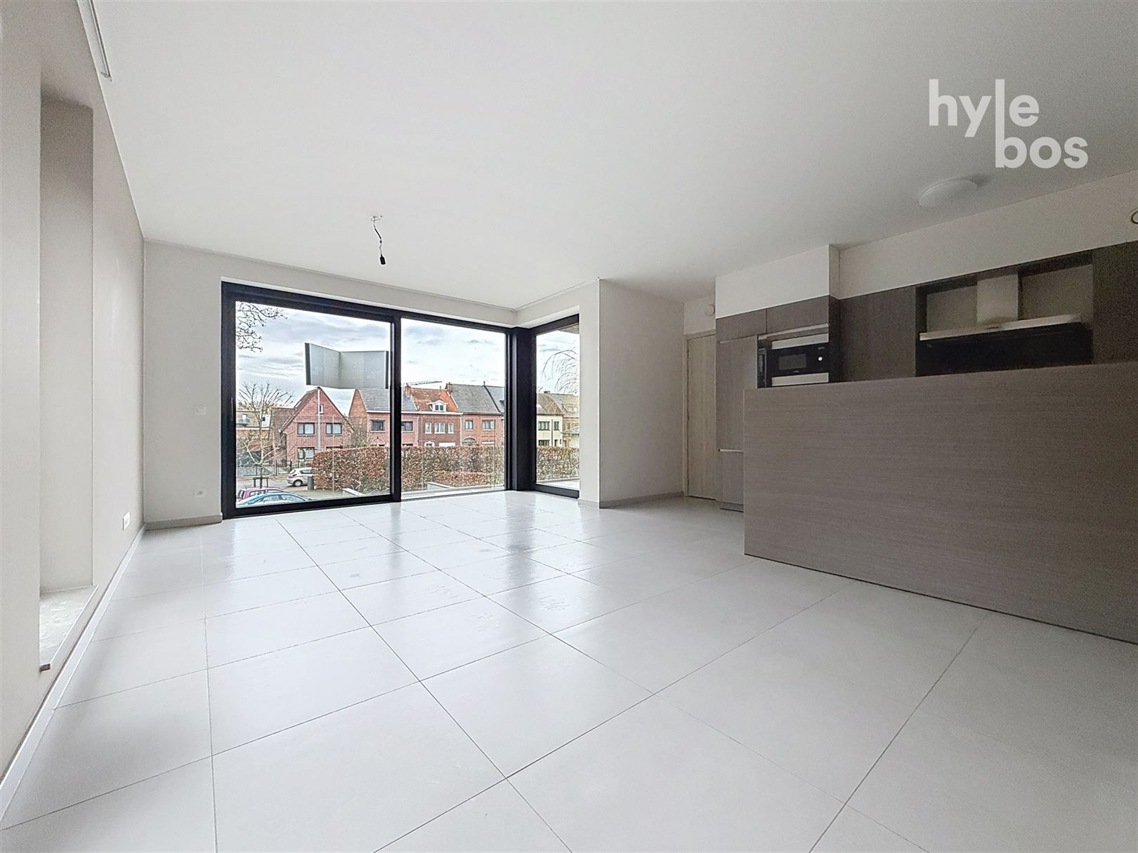 Instapklaar 2 slaapkamer appartement met garage foto 3