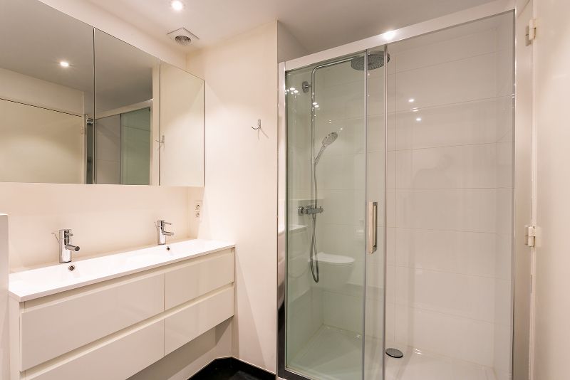 Ruim luxueus 2 slpk. appartement, groot terras, P, hartje Schilde! foto 15