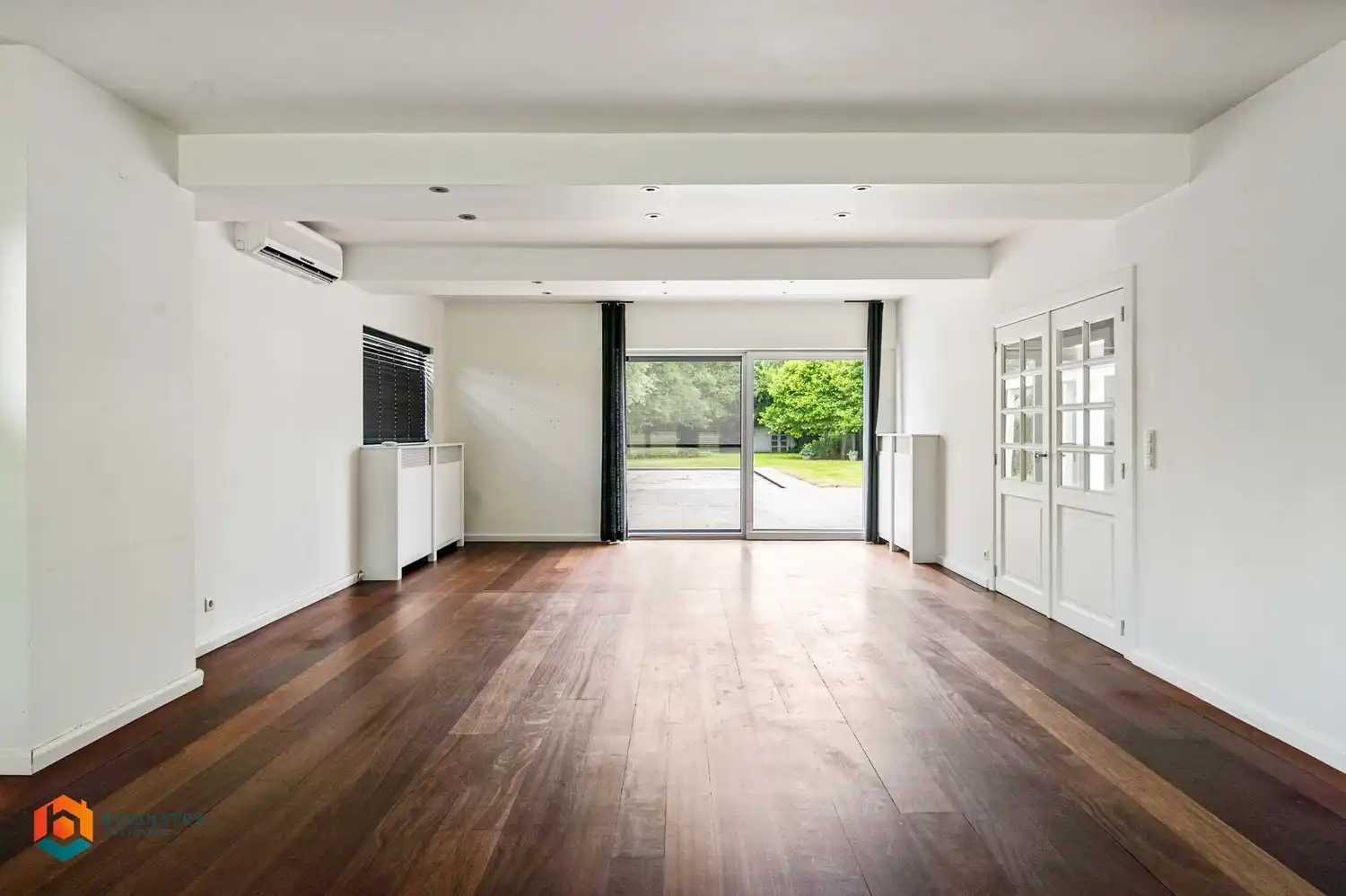 Woning met 3 slpkrs, tuin en zwembad foto 3
