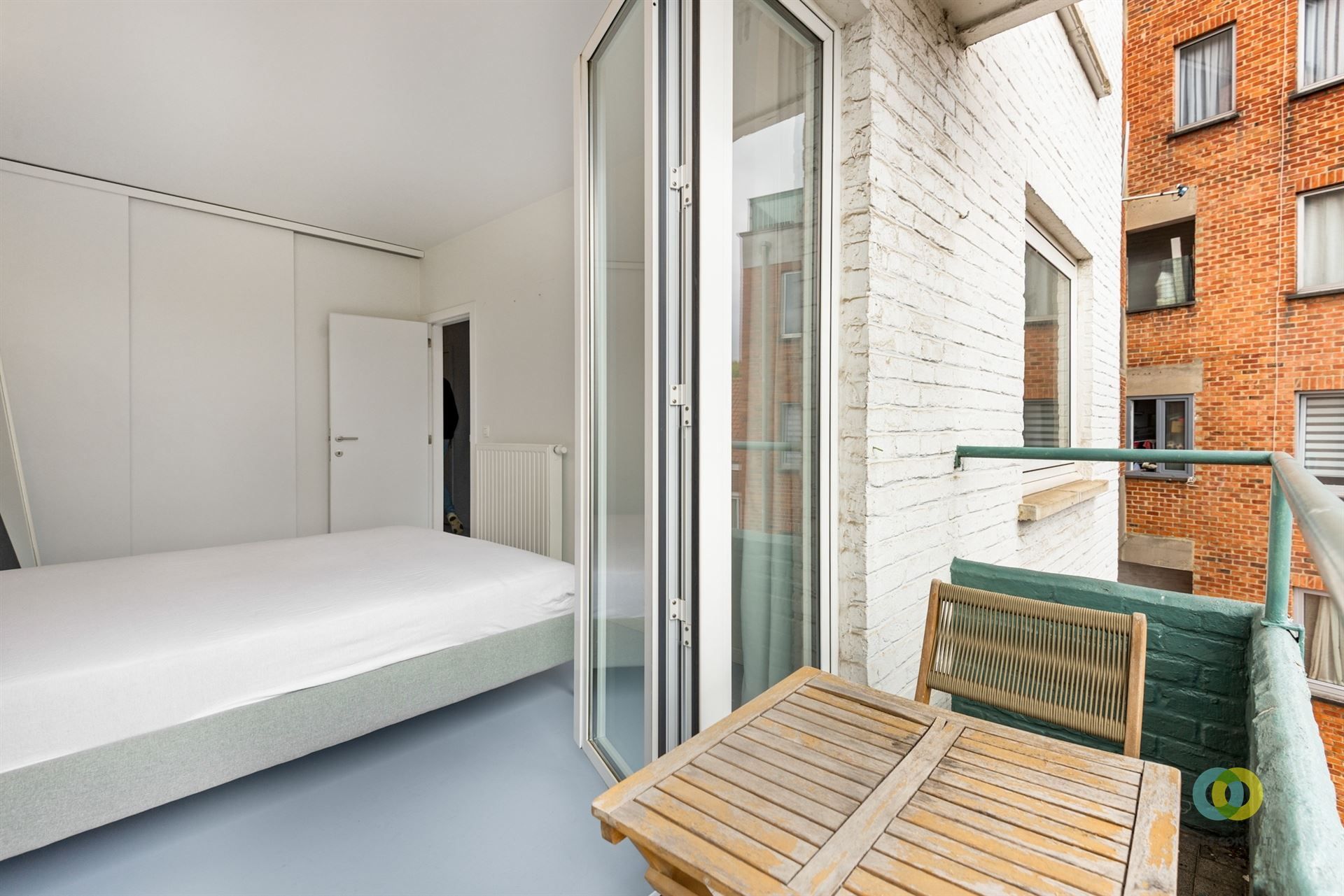 Gerenoveerd appartement 2 slaapkamers + garage foto 6