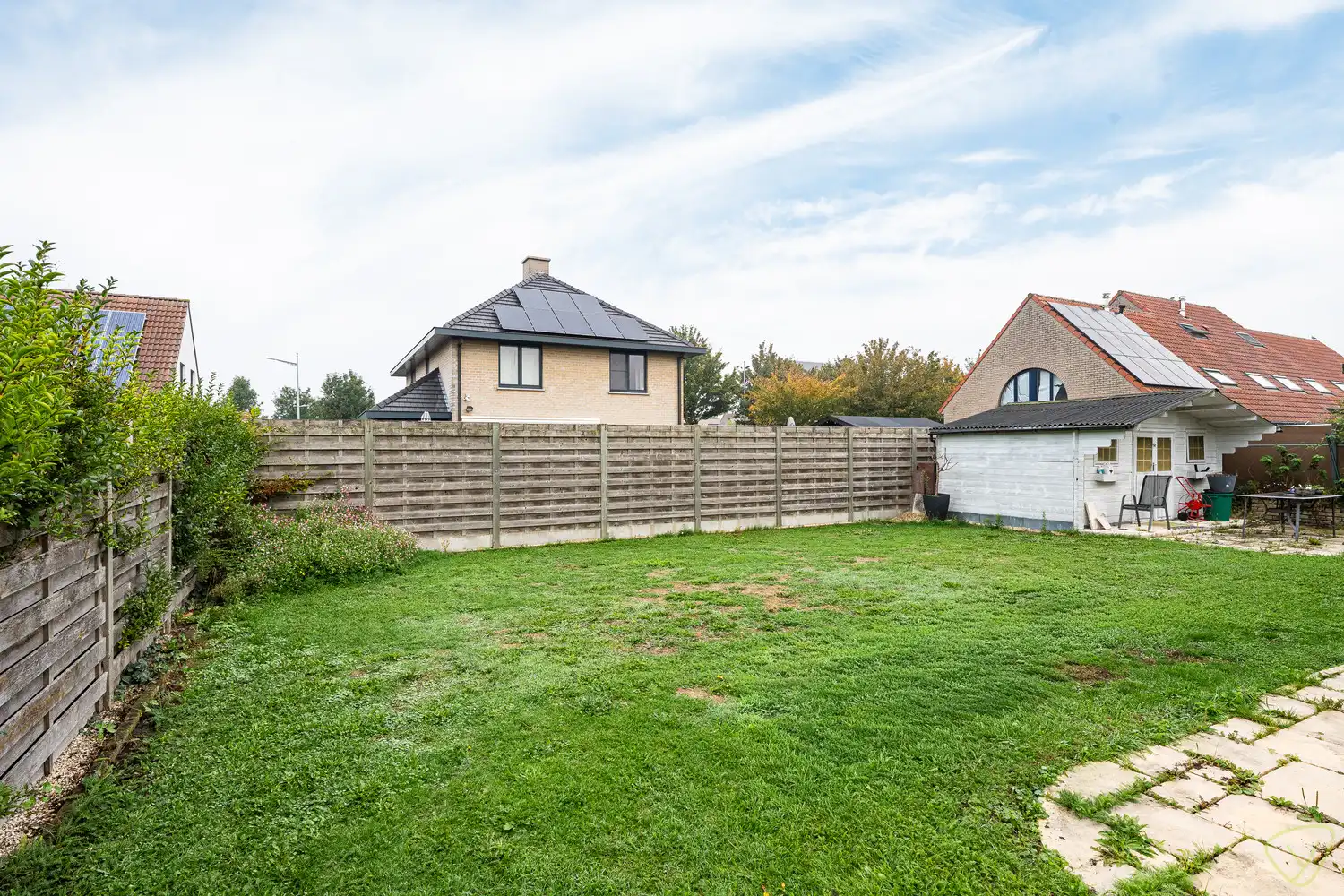 Ruime en moderne woning te koop in een rustige woonwijk net buiten het centrum met 3 slaapkamers, bureau en tuin - perfect voor comfortabel en gezinsvriendelijk wonen! foto 9