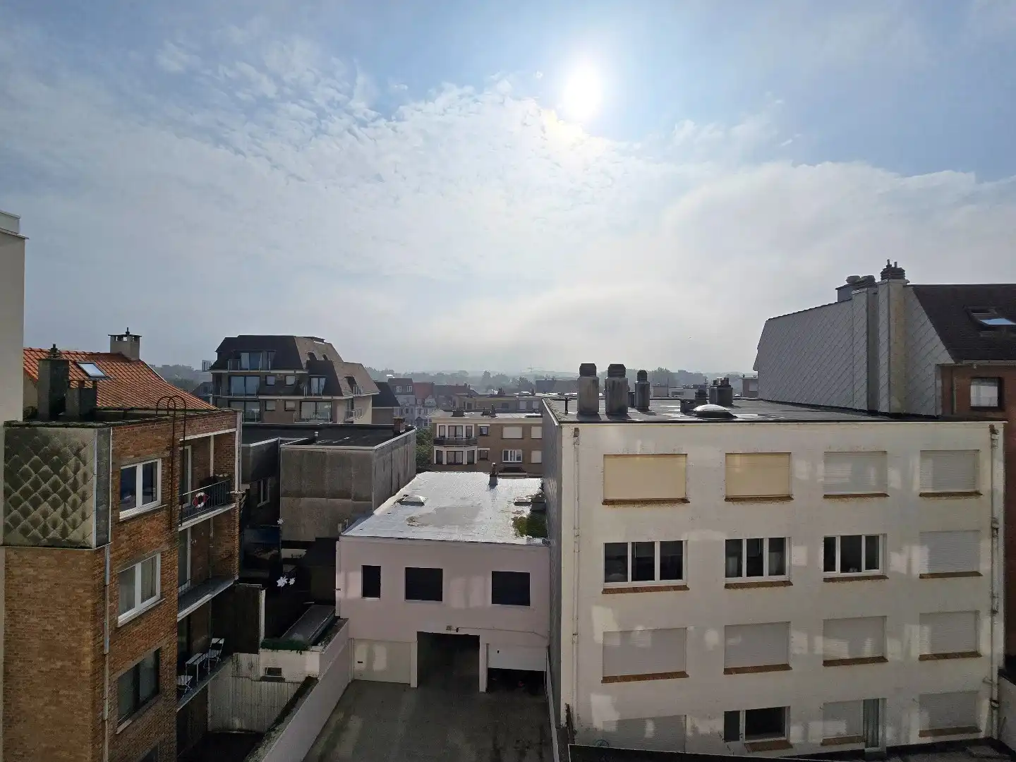 Gerenoveerde studio met slaaphoek aan de Zeedijk te De Panne foto 6