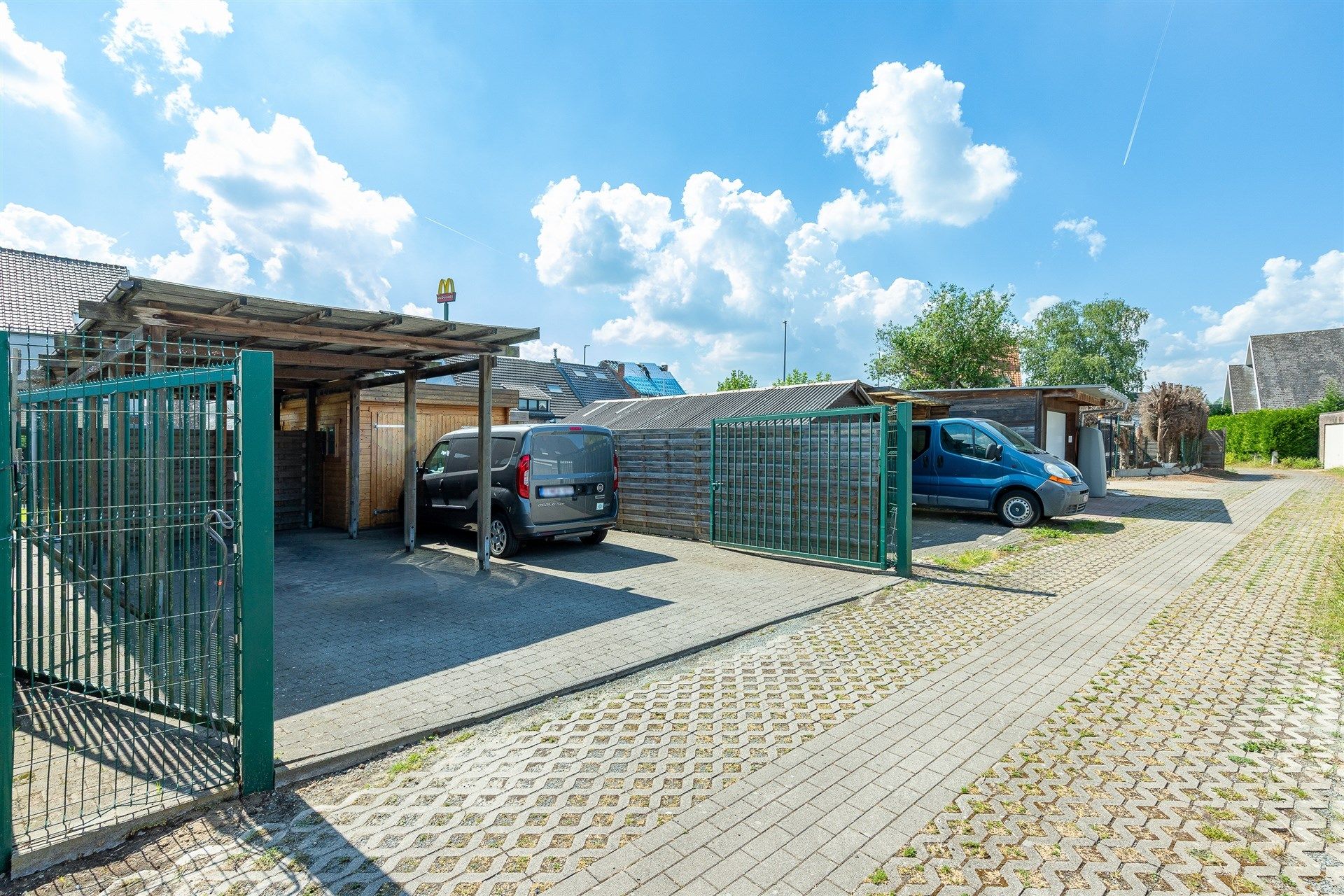 Uitstekend gerenoveerde woning met tuin en parkeerplaats foto 29