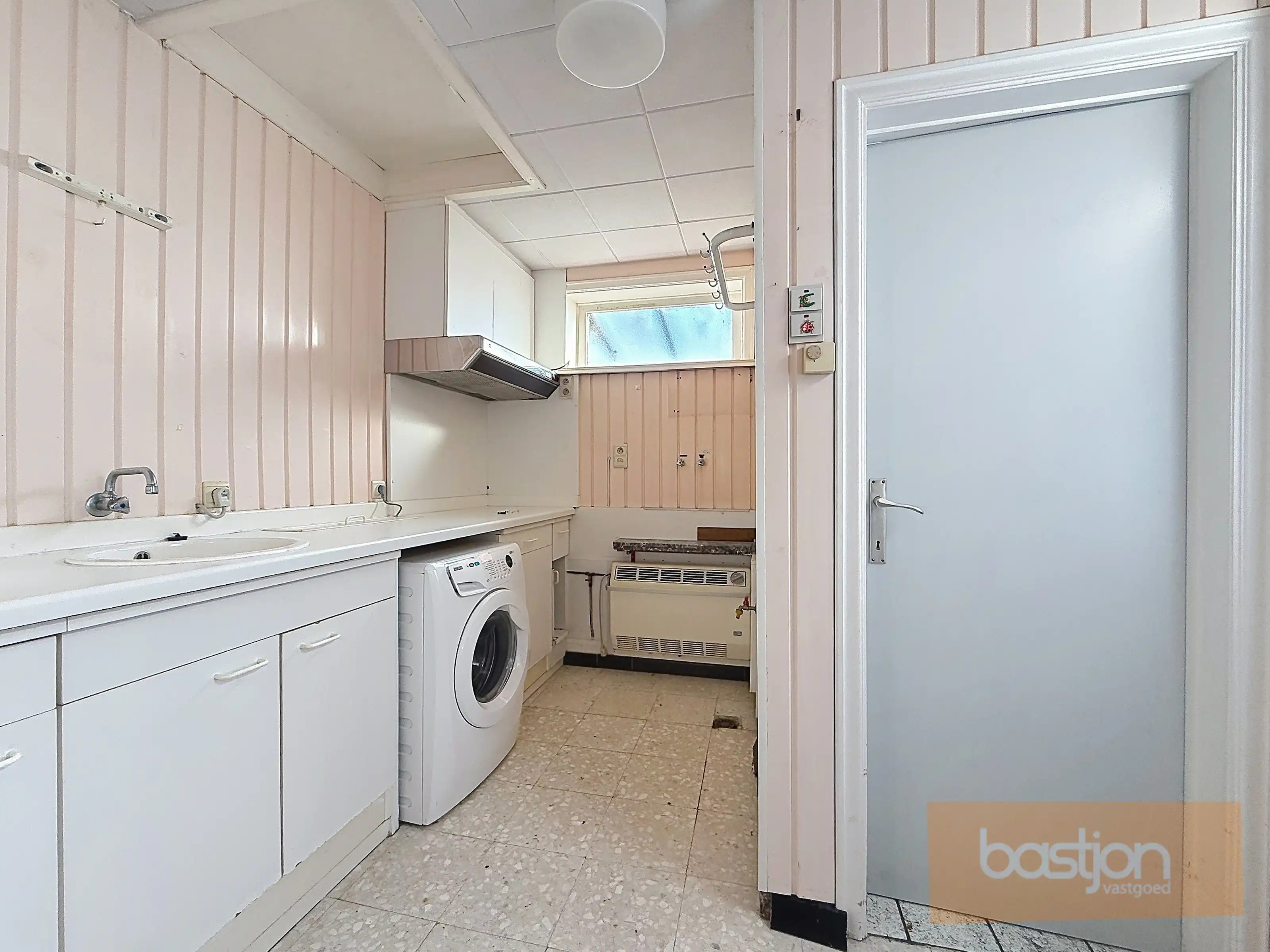 Te renoveren woning met goede ligging foto 6