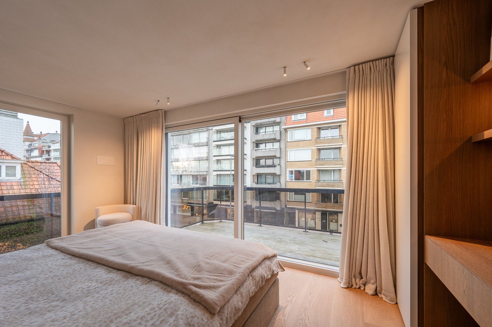 Prachtig gerenoveerd hoekappartement van 164 m2 met fantastisch open zicht op de Approach Golf in het Zoute. foto 23
