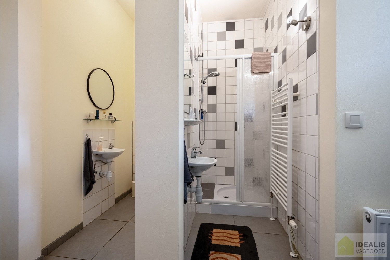 ZEER RUIM OPGEZETTE (360m²!) EN KNAP AFGEWERKTE EENGEZINSWONING OP RUSTIGE LOCATIE MET MAAR LIEFST 8!! SLAAPKAMERS foto 19