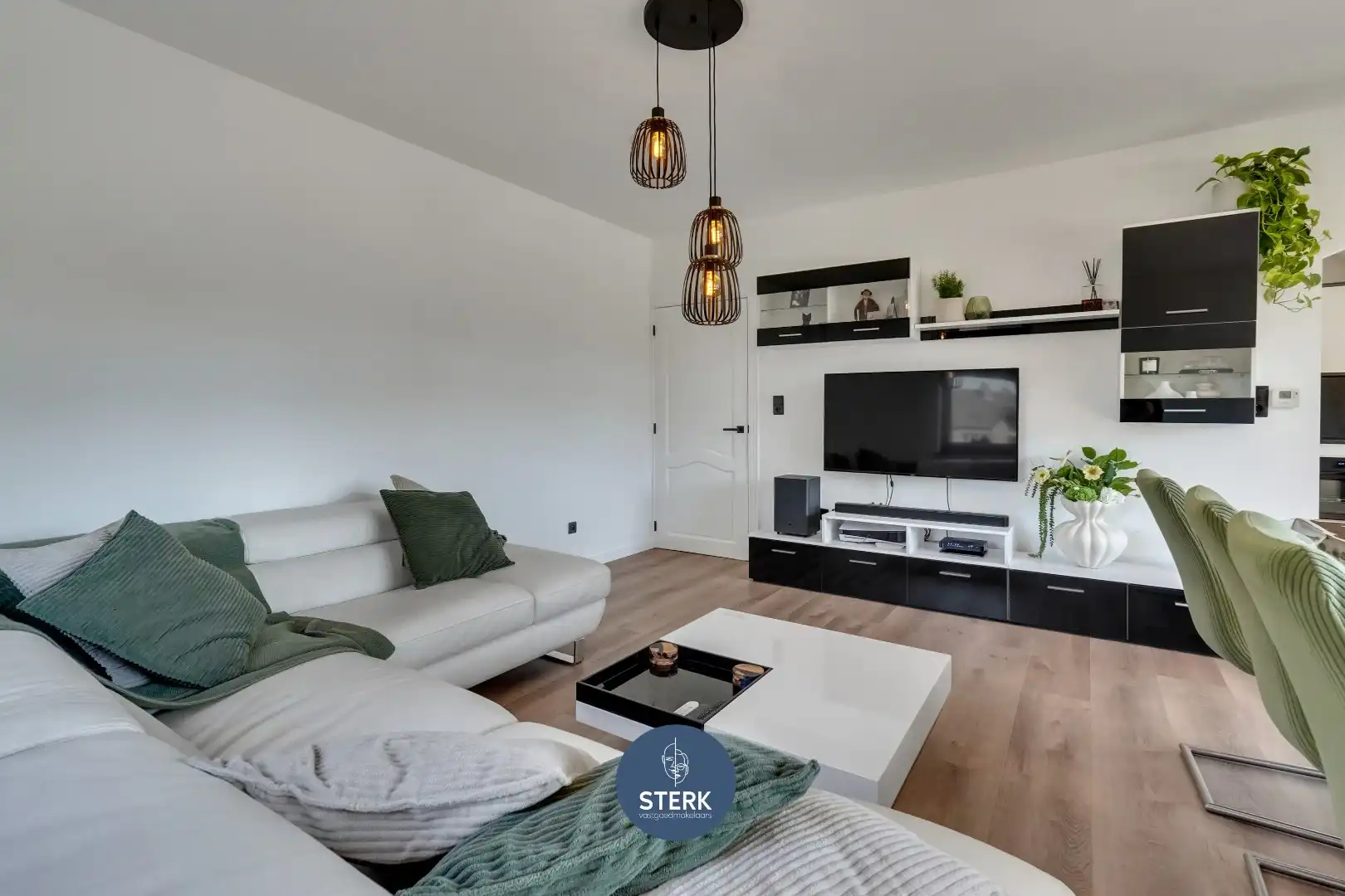 APPARTEMENT MET VERHUURDE STUDIO + 2 GARAGES IN HET CENTRUM VAN LANAKEN !  foto 6