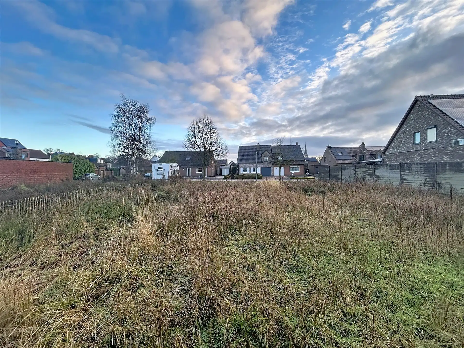 Rustig gelegen bouwgrond van 590m² foto {{pictureIndex}}