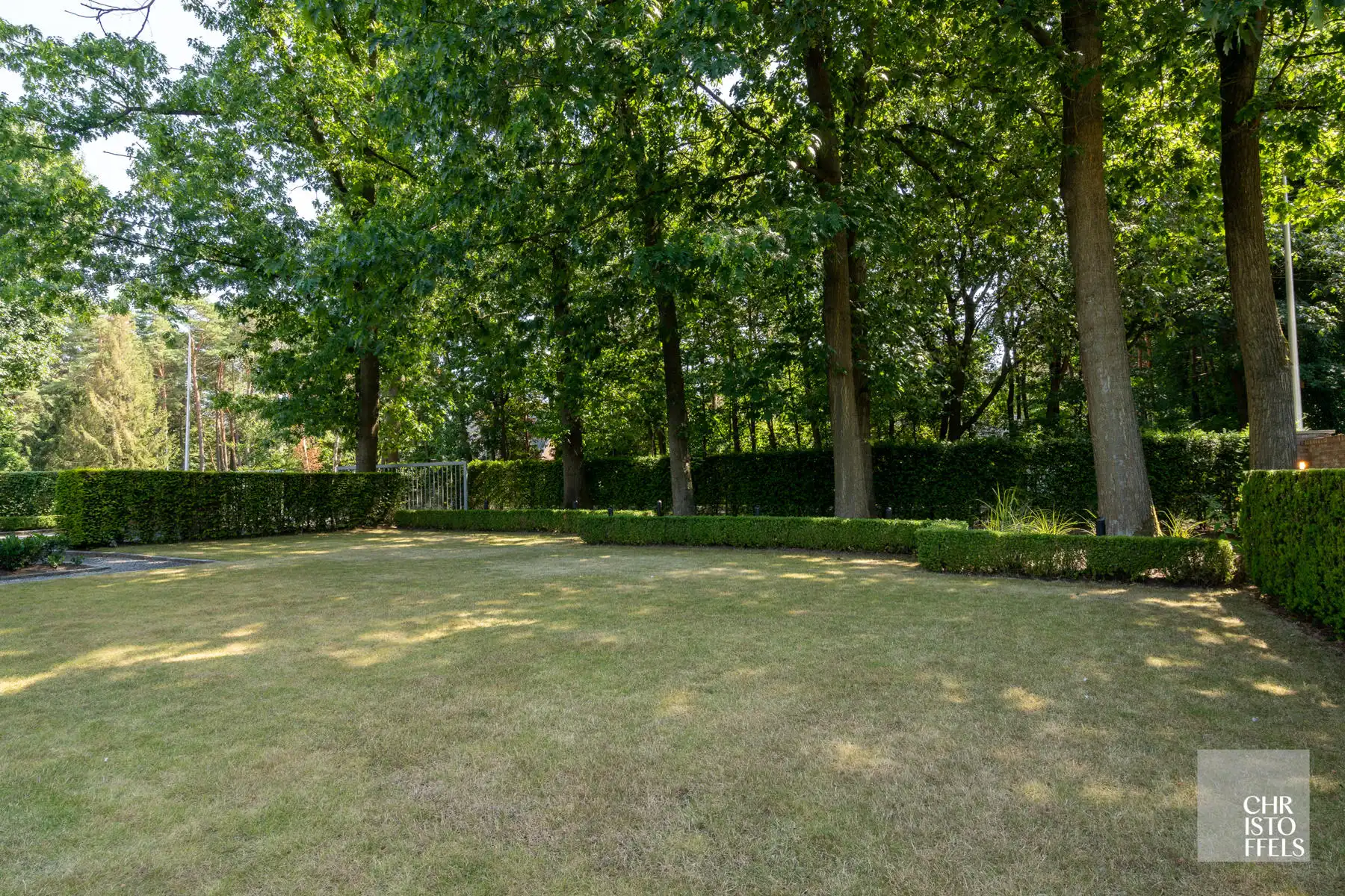 Moderne villa in residentiële omgeving!  foto 14