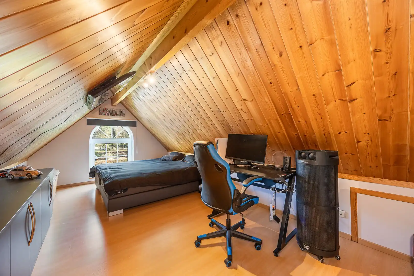 VILLA OP 2.118 M² foto 24