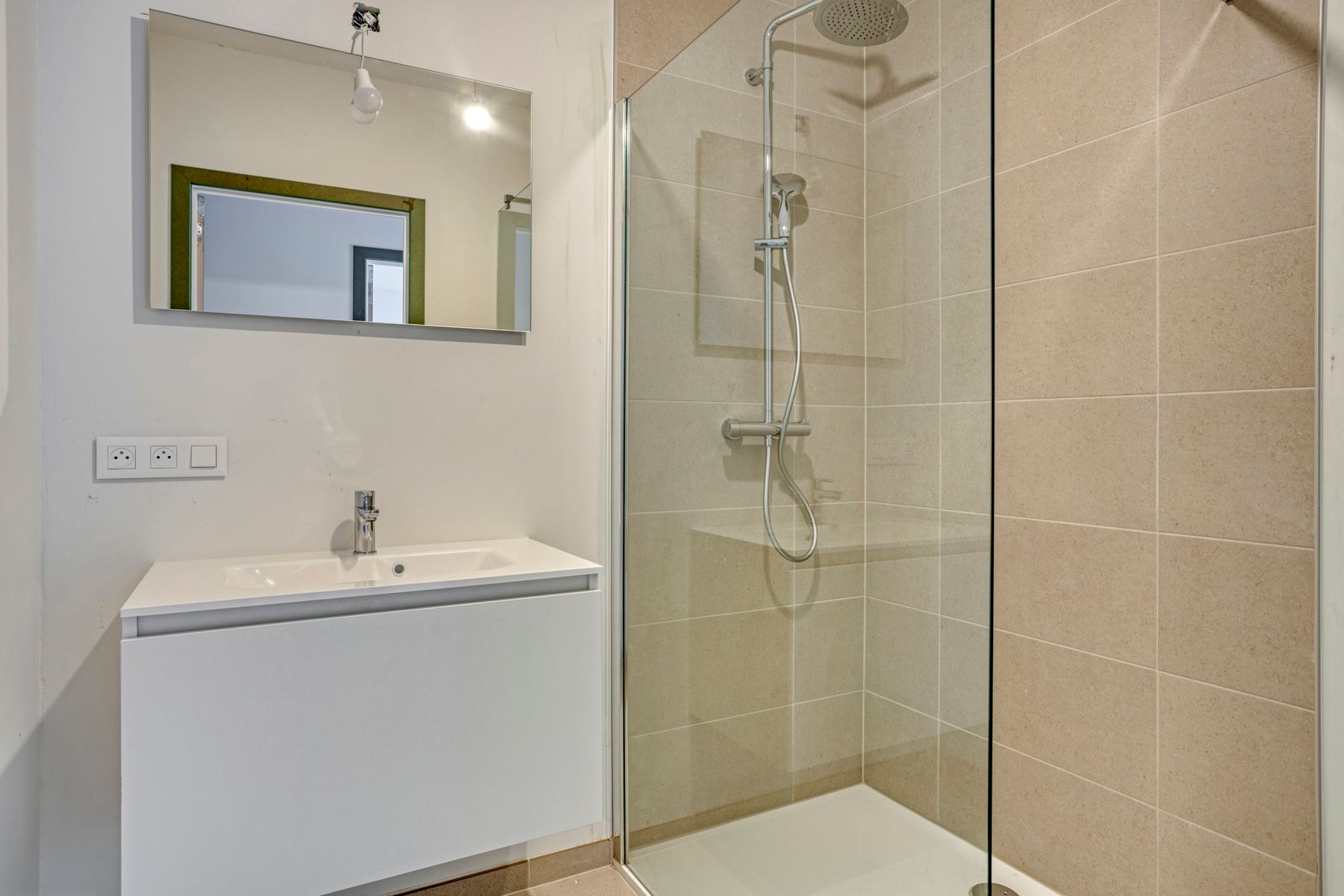 Stijlvol 2-slaapkamerappartement nabij De Schorre! foto 9